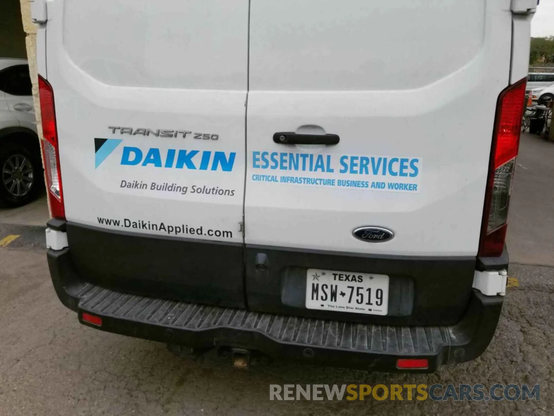 3 Фотография поврежденного автомобиля 1FTYR1YG2KKB08577 FORD TRANSIT 2019