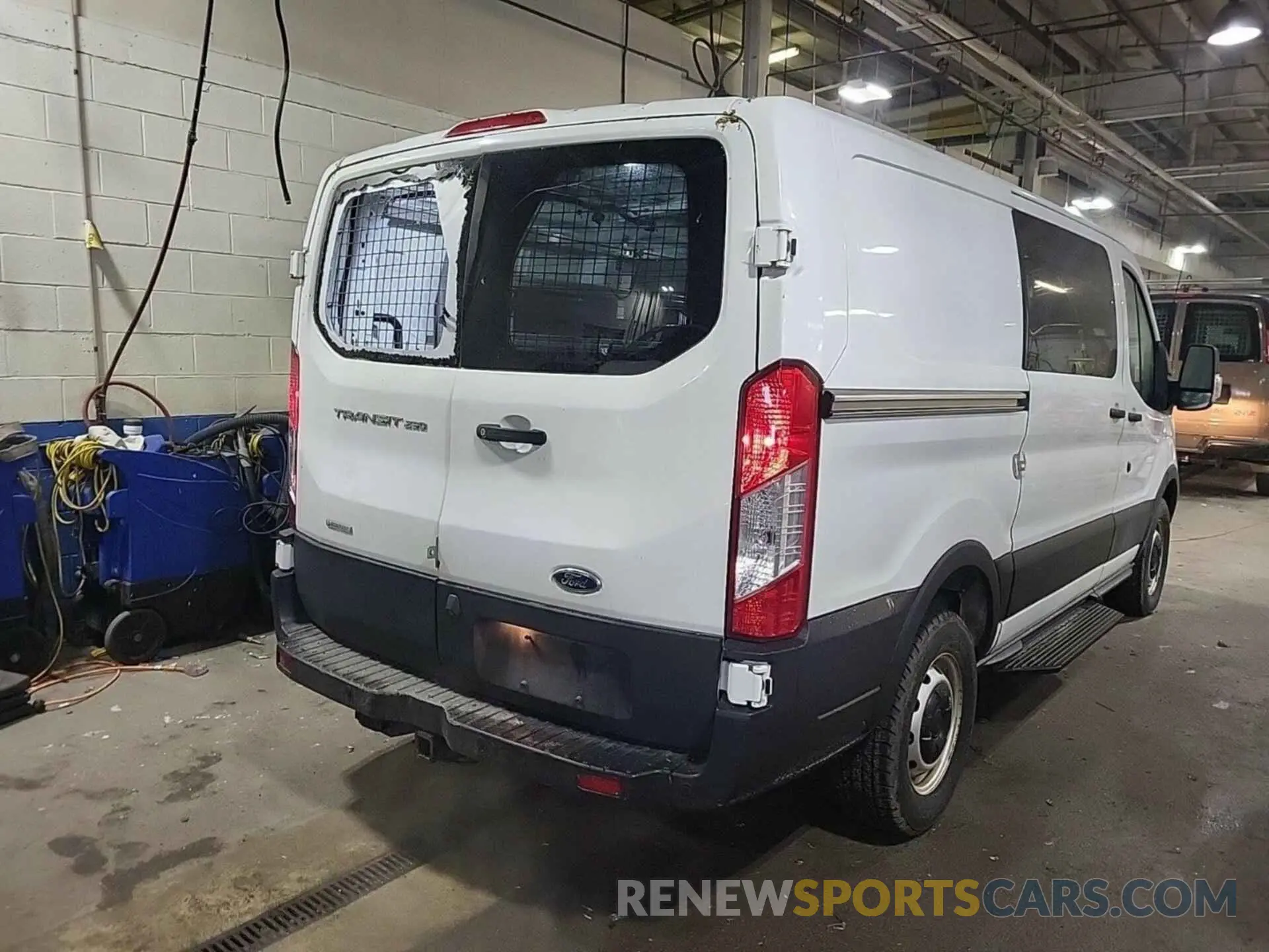 32 Фотография поврежденного автомобиля 1FTYR1YG3KKA50186 FORD TRANSIT 2019