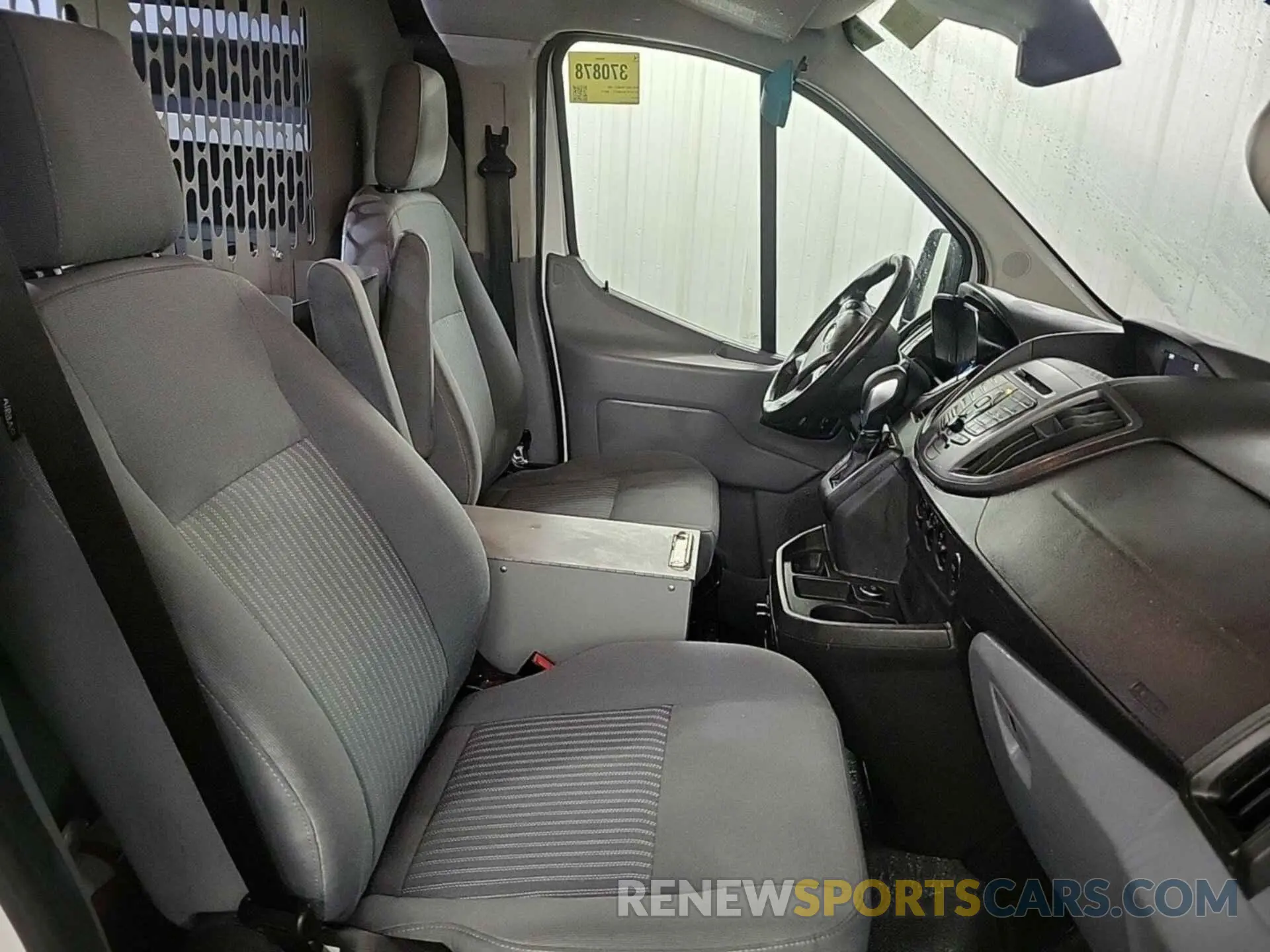 18 Photograph of a damaged car 1FTYR1YG3KKB08572 FORD TRANSIT 2019