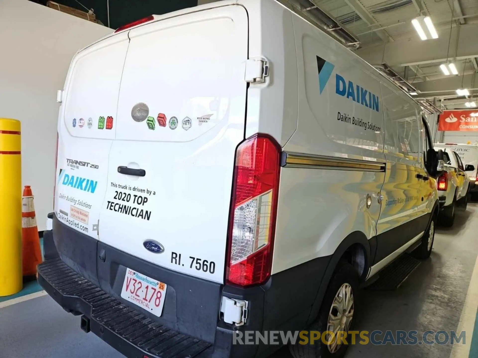21 Photograph of a damaged car 1FTYR1YG3KKB08572 FORD TRANSIT 2019