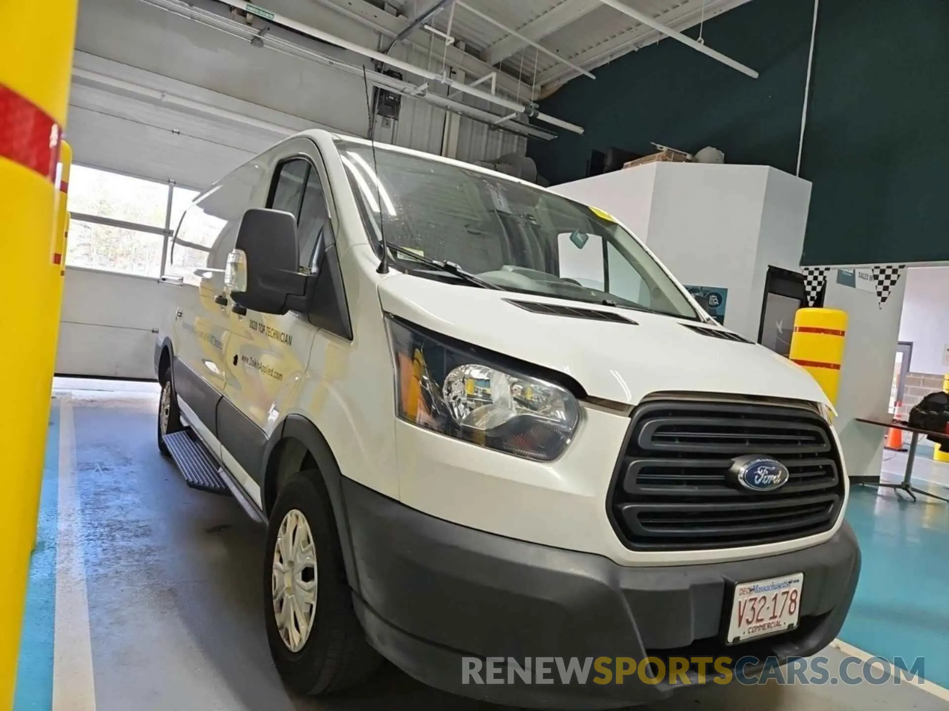 31 Photograph of a damaged car 1FTYR1YG3KKB08572 FORD TRANSIT 2019