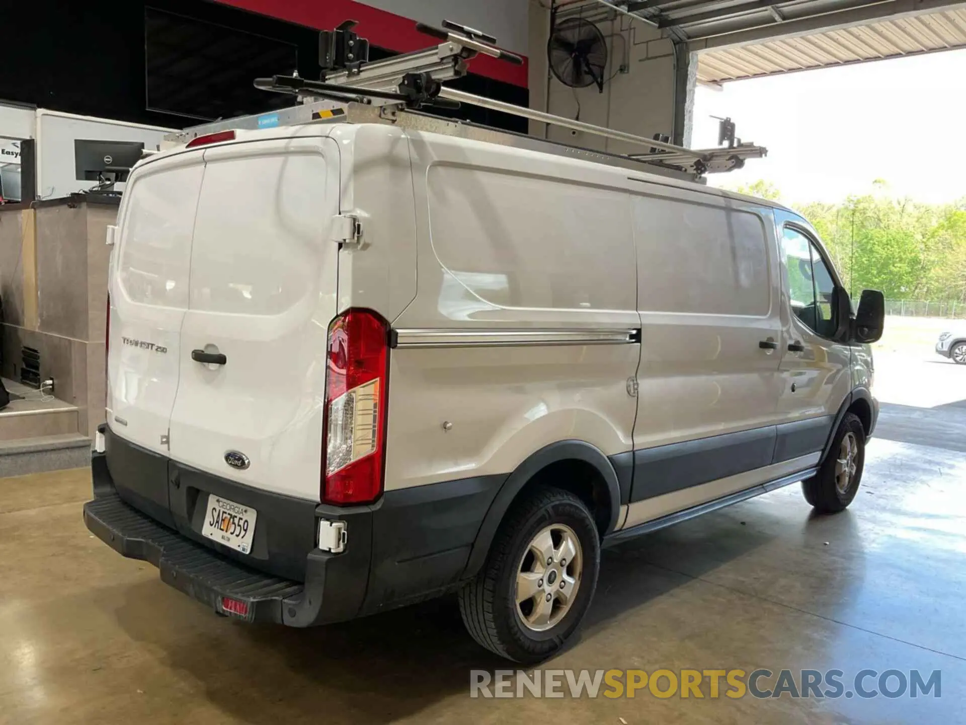 15 Photograph of a damaged car 1FTYR1YG4KKA38029 FORD TRANSIT 2019