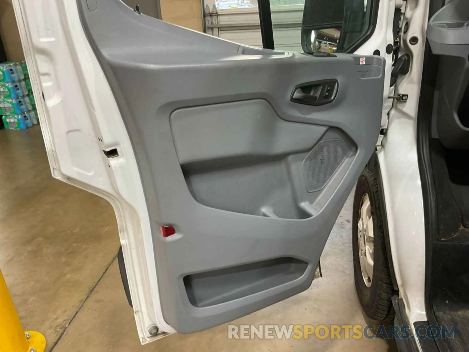 19 Photograph of a damaged car 1FTYR1YG4KKA38029 FORD TRANSIT 2019