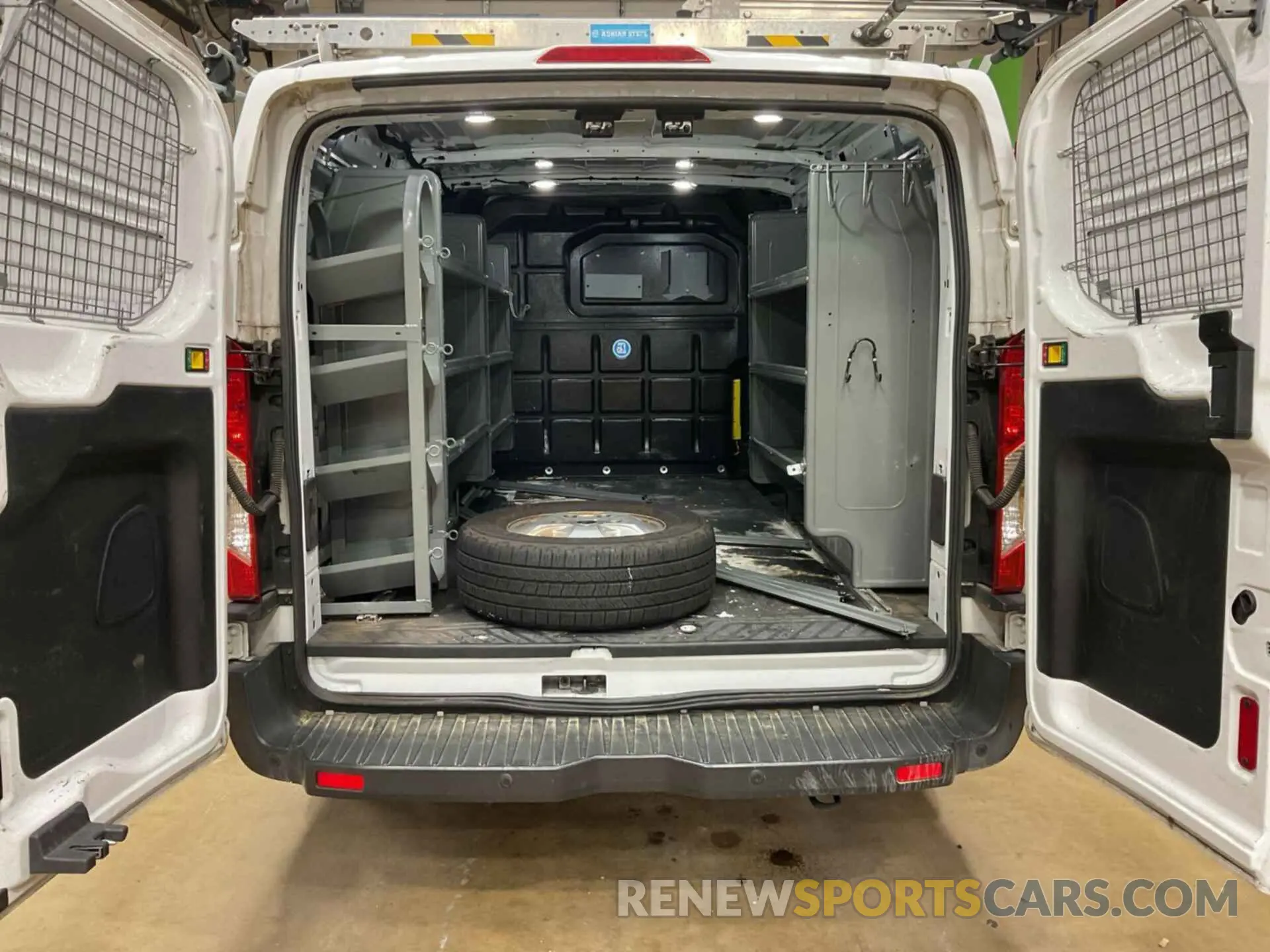 22 Photograph of a damaged car 1FTYR1YG4KKA38029 FORD TRANSIT 2019