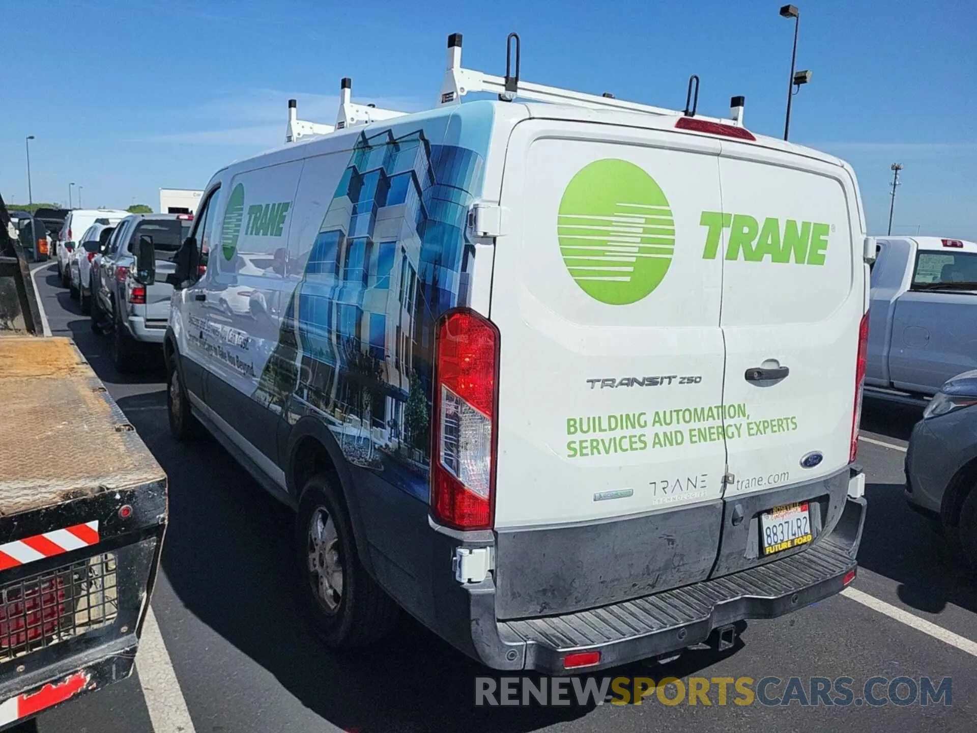 33 Photograph of a damaged car 1FTYR1YG4KKA40850 FORD TRANSIT 2019
