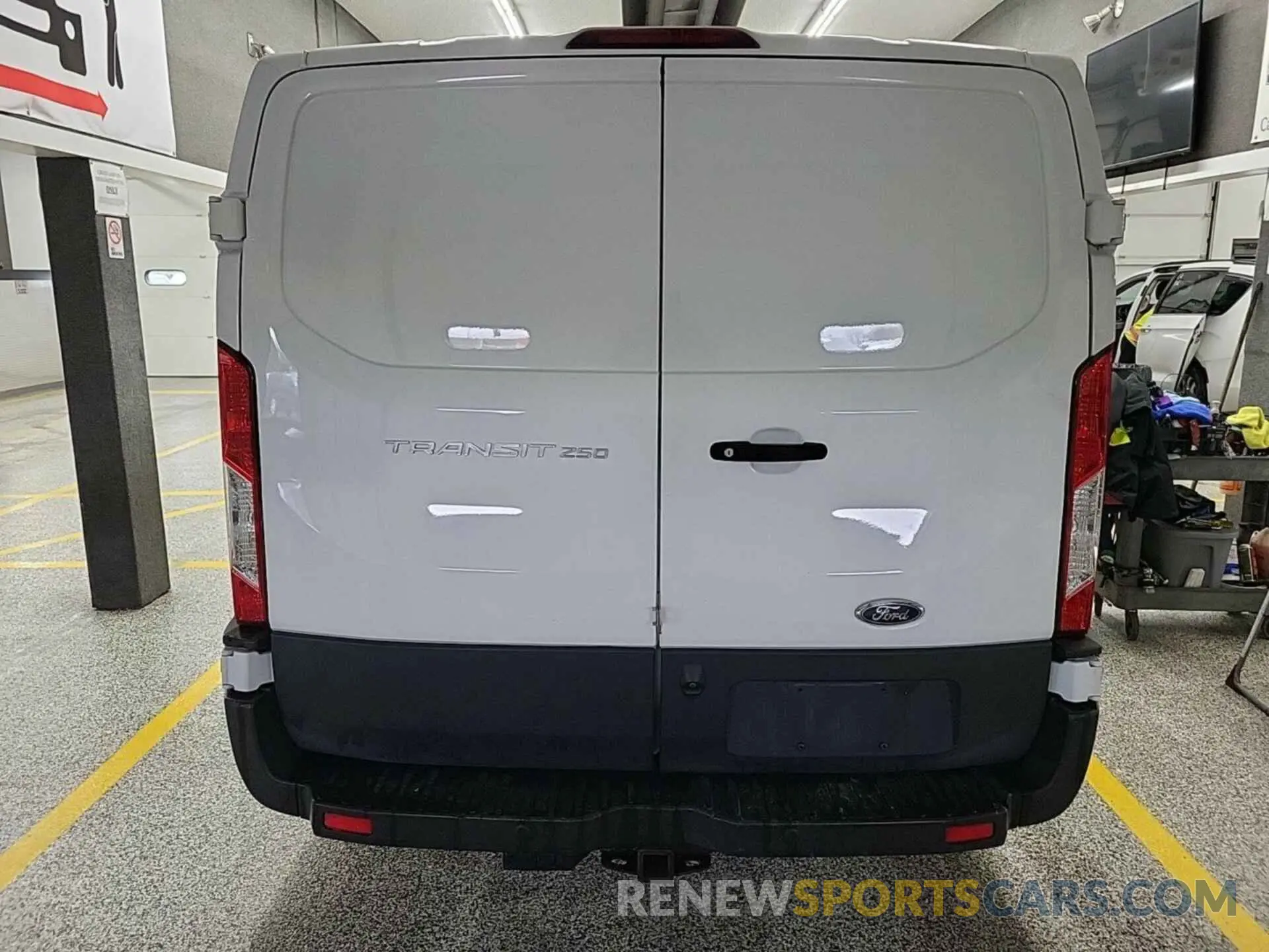 1 Фотография поврежденного автомобиля 1FTYR1YG4KKB43492 FORD TRANSIT 2019
