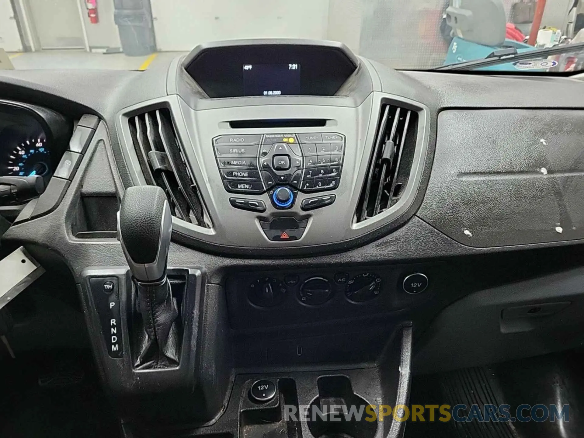 18 Фотография поврежденного автомобиля 1FTYR1YG4KKB43492 FORD TRANSIT 2019