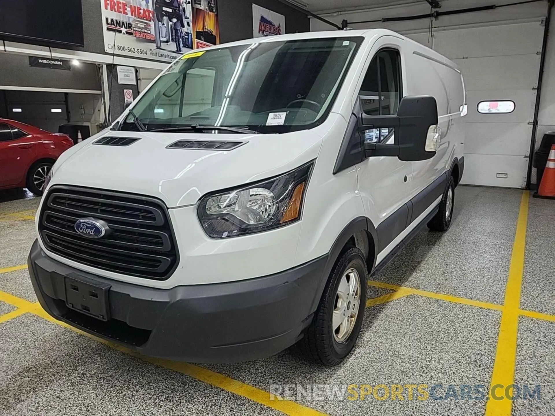 33 Фотография поврежденного автомобиля 1FTYR1YG4KKB43492 FORD TRANSIT 2019