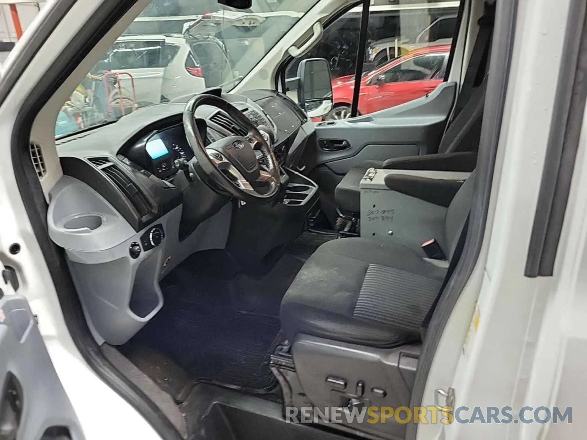 6 Фотография поврежденного автомобиля 1FTYR1YG4KKB43492 FORD TRANSIT 2019