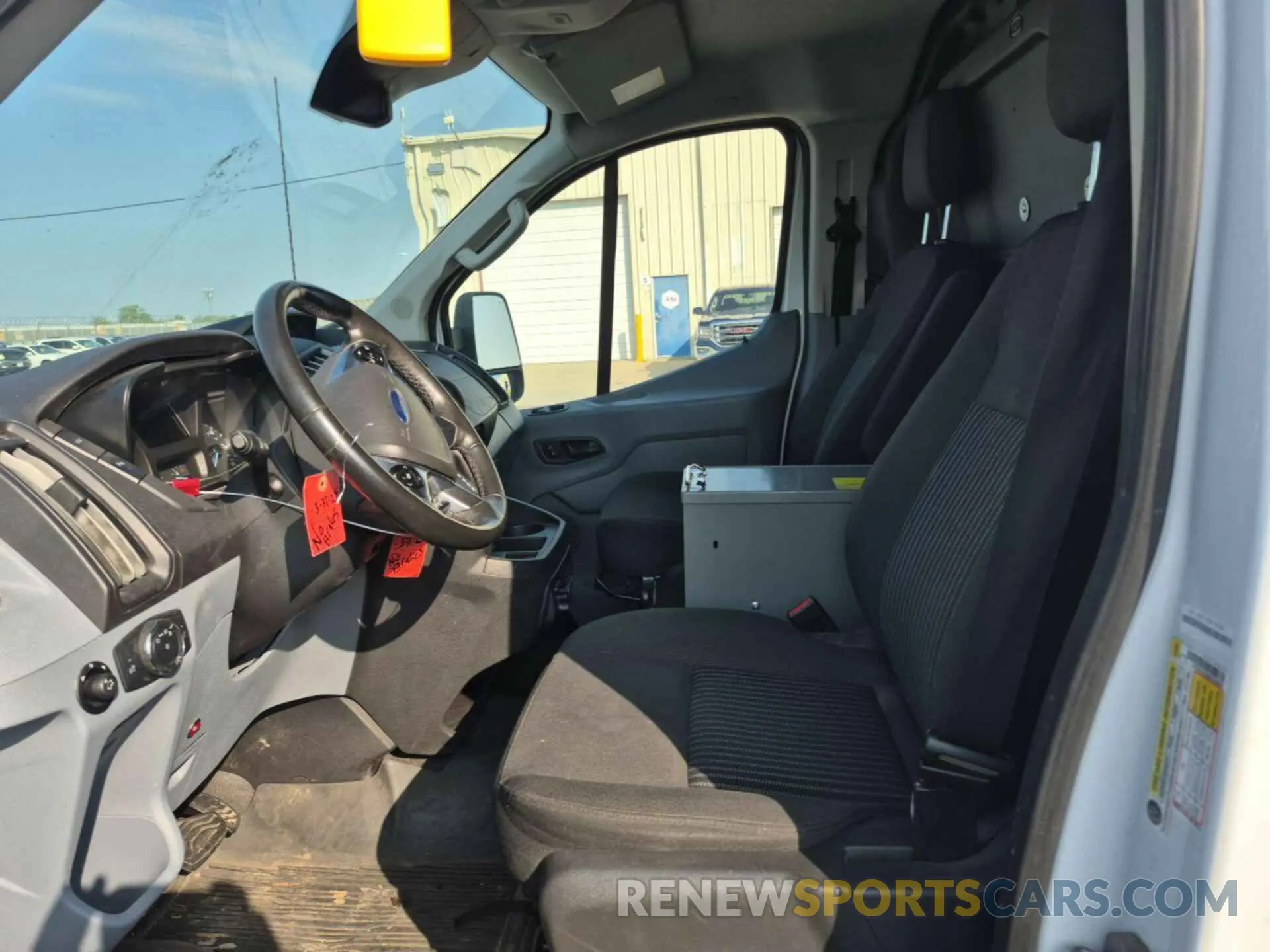 5 Фотография поврежденного автомобиля 1FTYR1YG5KKA38069 FORD TRANSIT 2019