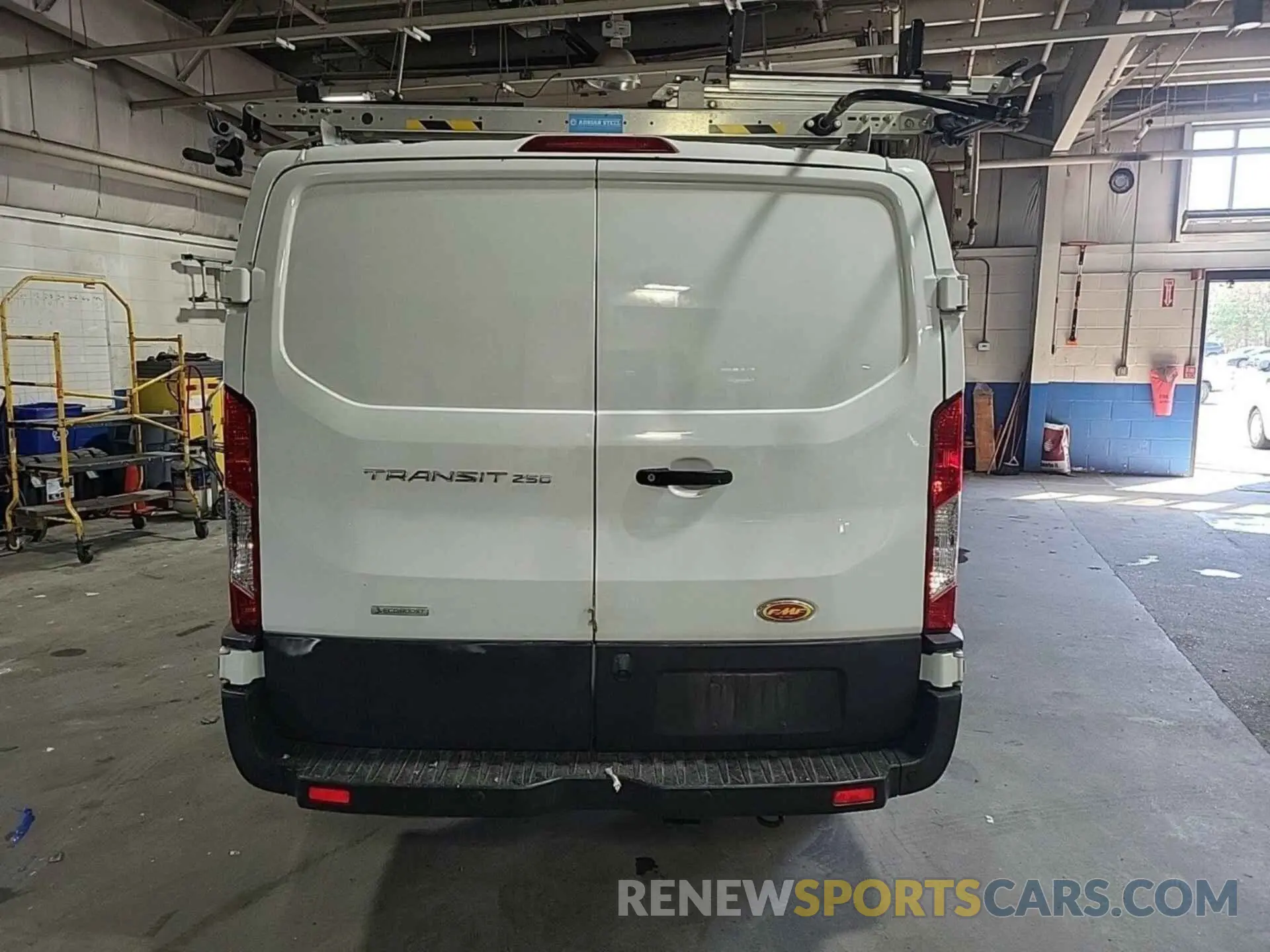 19 Photograph of a damaged car 1FTYR1YG5KKB48118 FORD TRANSIT 2019