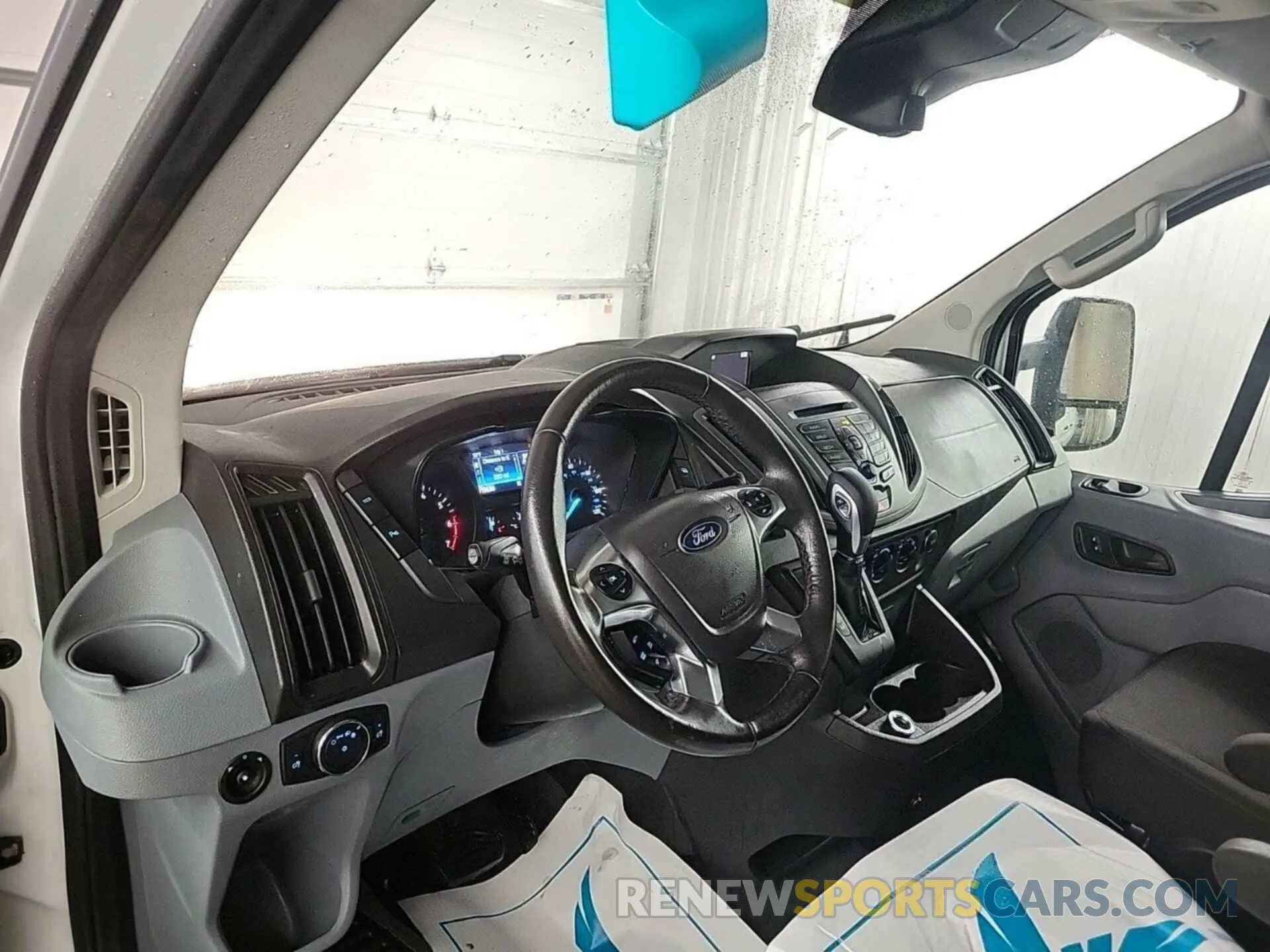 29 Photograph of a damaged car 1FTYR1YG5KKB48118 FORD TRANSIT 2019
