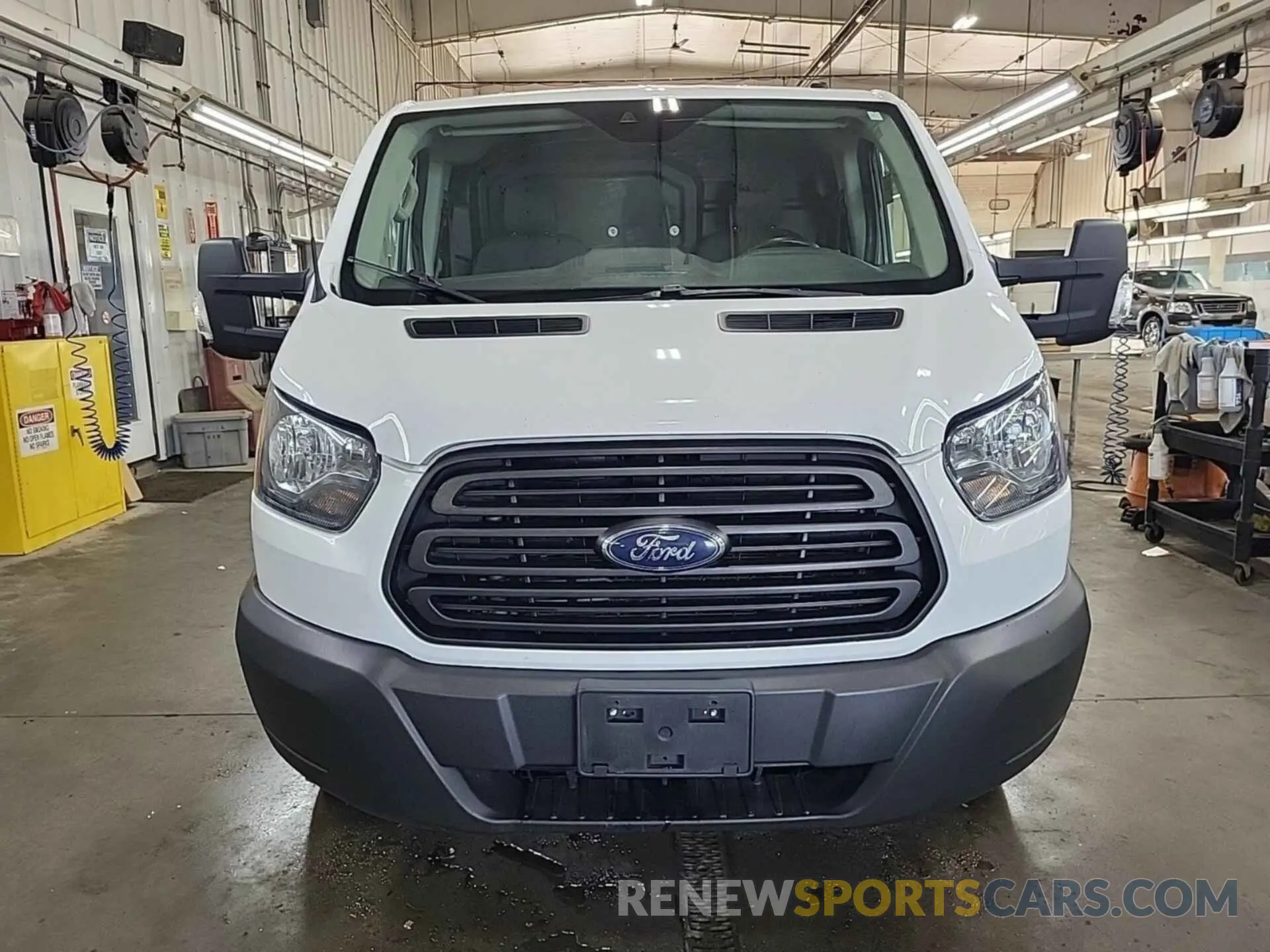 37 Фотография поврежденного автомобиля 1FTYR1YG5KKB48264 FORD TRANSIT 2019