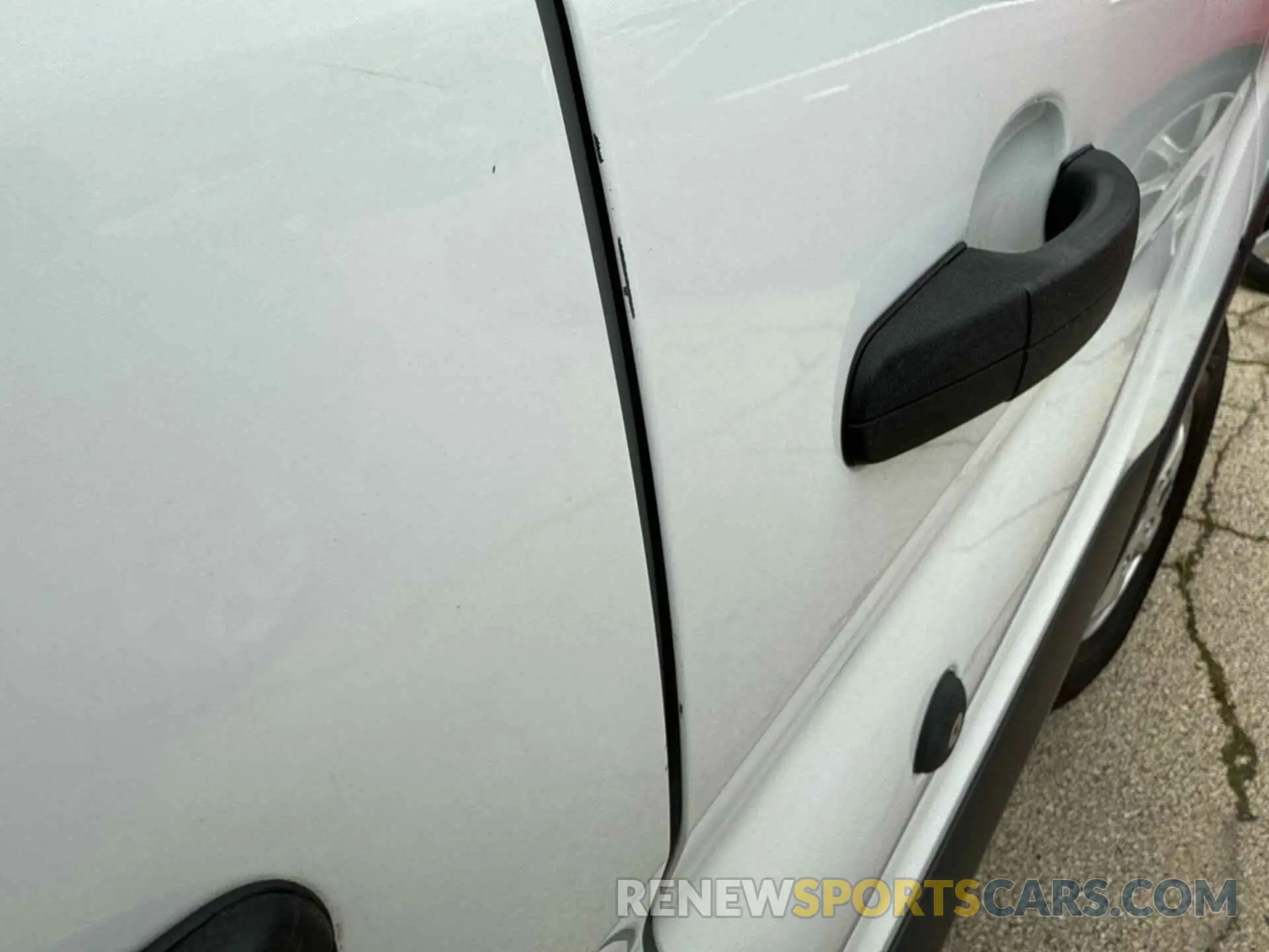 17 Photograph of a damaged car 1FTYR1YG7KKA40826 FORD TRANSIT 2019