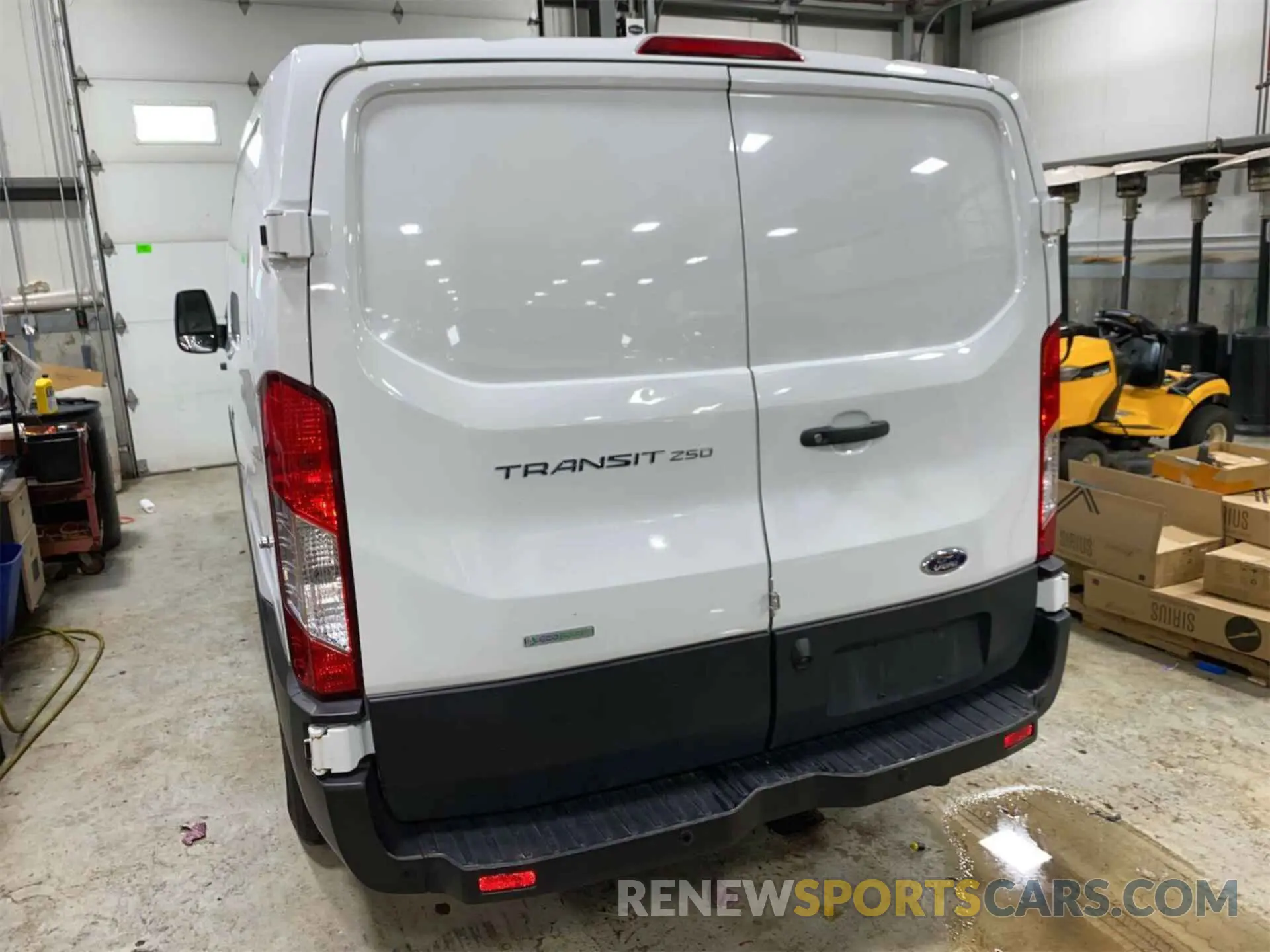 19 Photograph of a damaged car 1FTYR1YG7KKA40826 FORD TRANSIT 2019