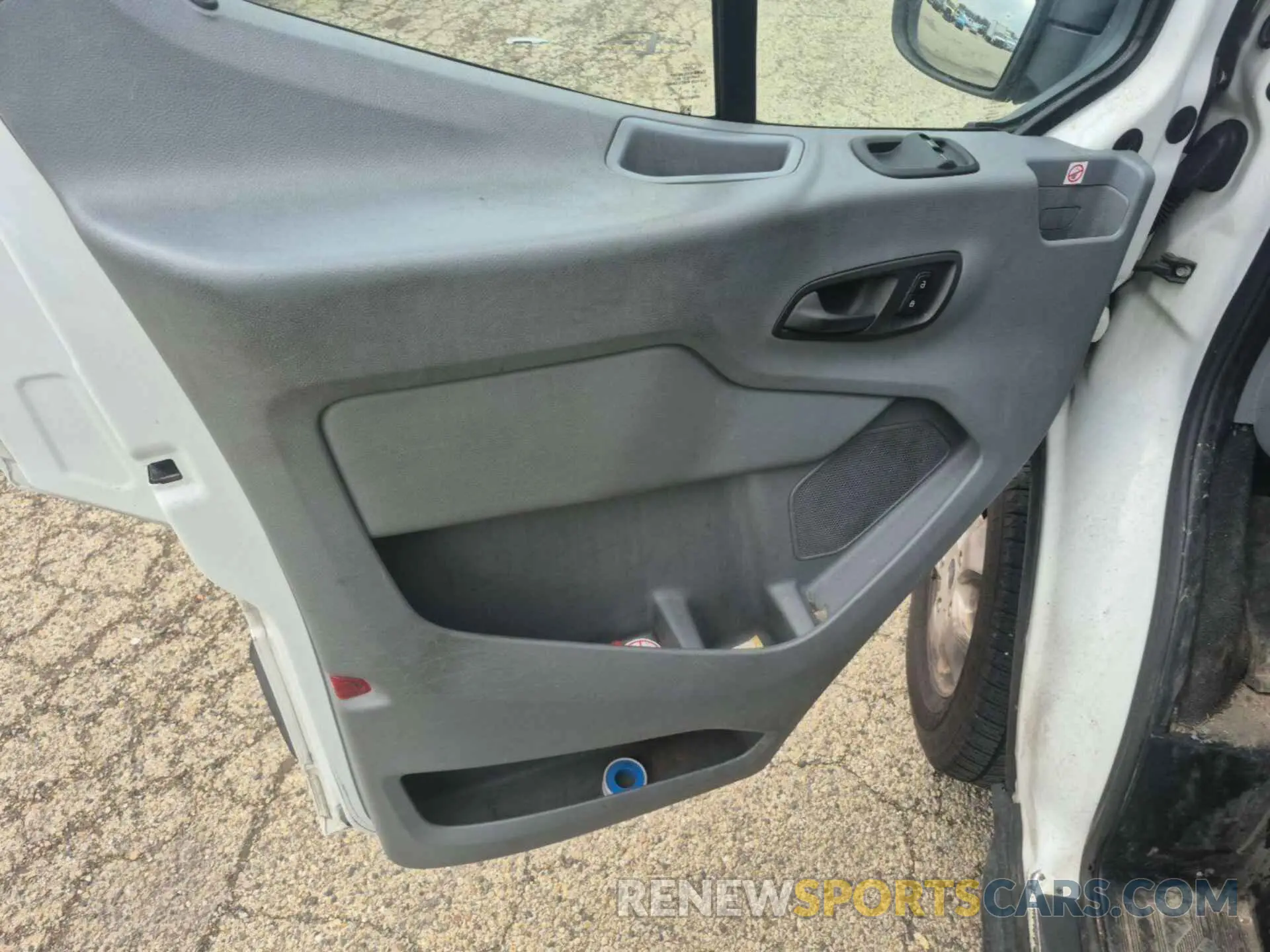 34 Photograph of a damaged car 1FTYR1YG7KKA40826 FORD TRANSIT 2019
