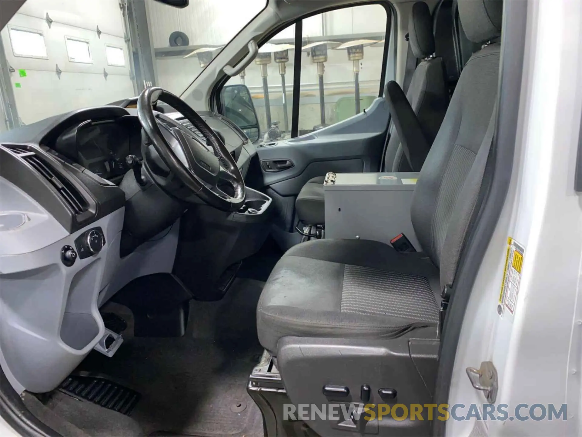 5 Photograph of a damaged car 1FTYR1YG7KKA40826 FORD TRANSIT 2019