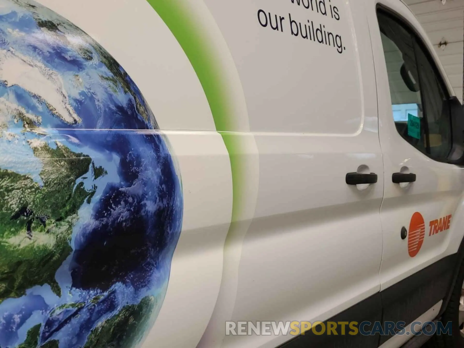 18 Photograph of a damaged car 1FTYR1YGXKKA40822 FORD TRANSIT 2019