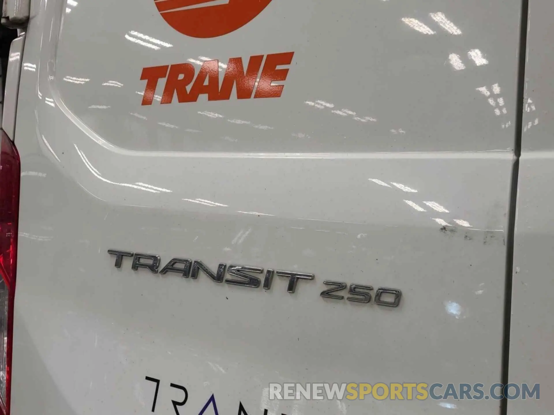 8 Photograph of a damaged car 1FTYR1YGXKKA40822 FORD TRANSIT 2019