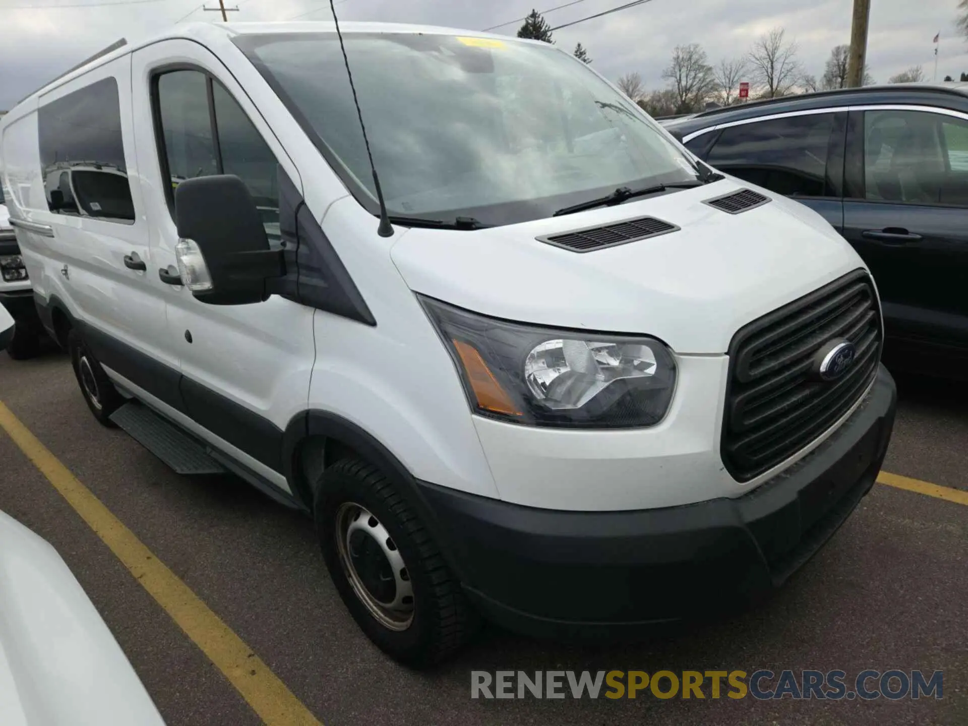 10 Photograph of a damaged car 1FTYR1YGXKKA50198 FORD TRANSIT 2019