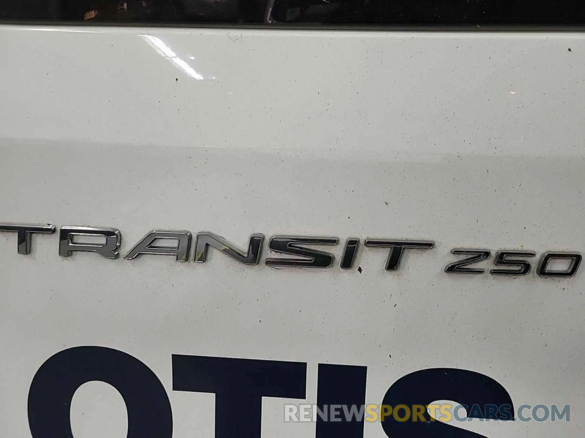 18 Photograph of a damaged car 1FTYR1YGXKKA50198 FORD TRANSIT 2019