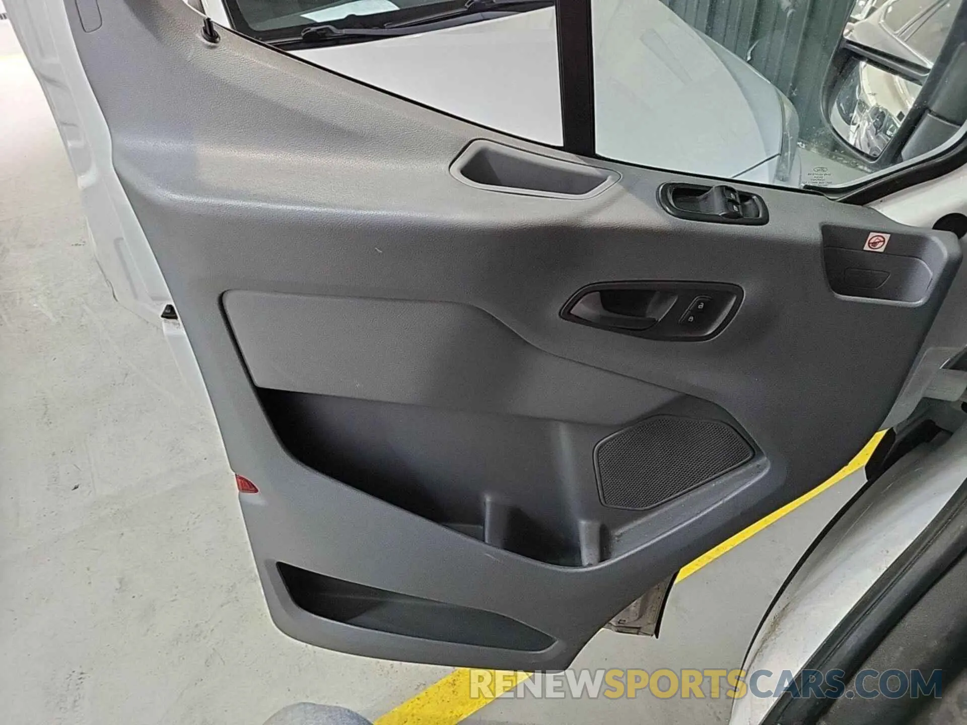 6 Photograph of a damaged car 1FTYR1YGXKKA50198 FORD TRANSIT 2019
