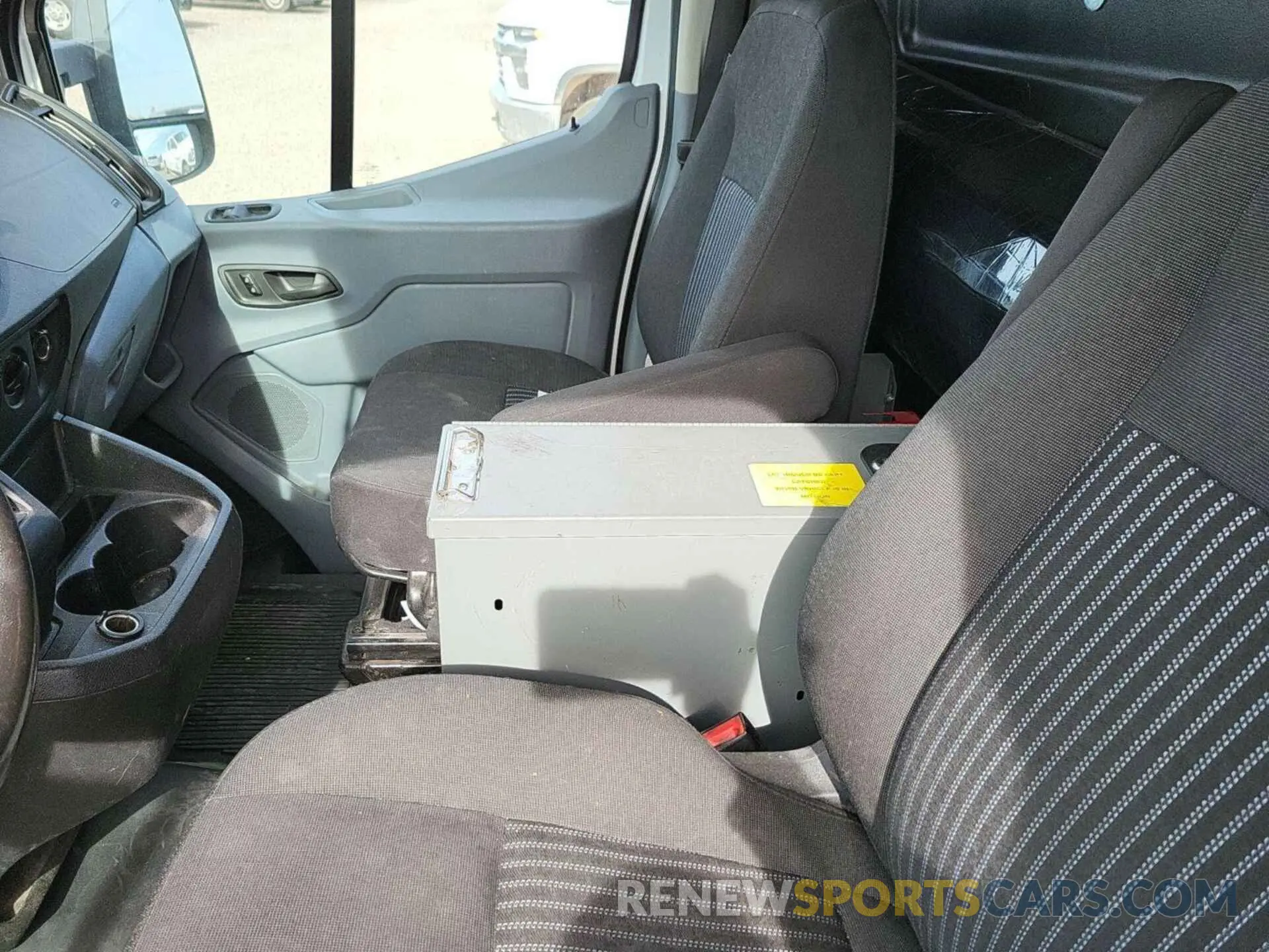 8 Photograph of a damaged car 1FTYR1YGXKKB48258 FORD TRANSIT 2019