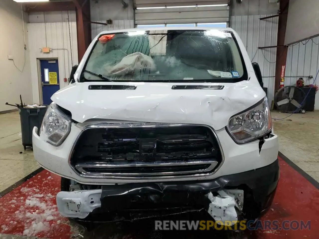 5 Фотография поврежденного автомобиля 1FTYR1YM1KKB34996 FORD TRANSIT 2019