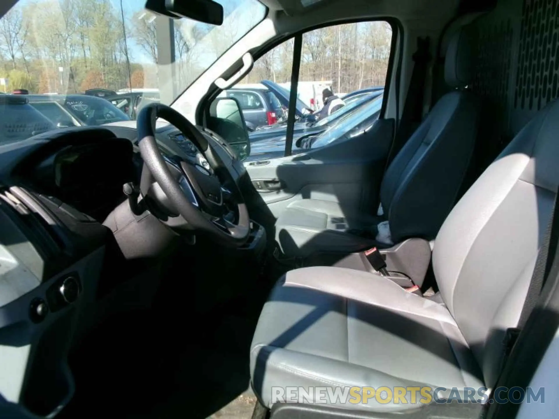 18 Photograph of a damaged car 1FTYR1YM4KKB18081 FORD TRANSIT 2019