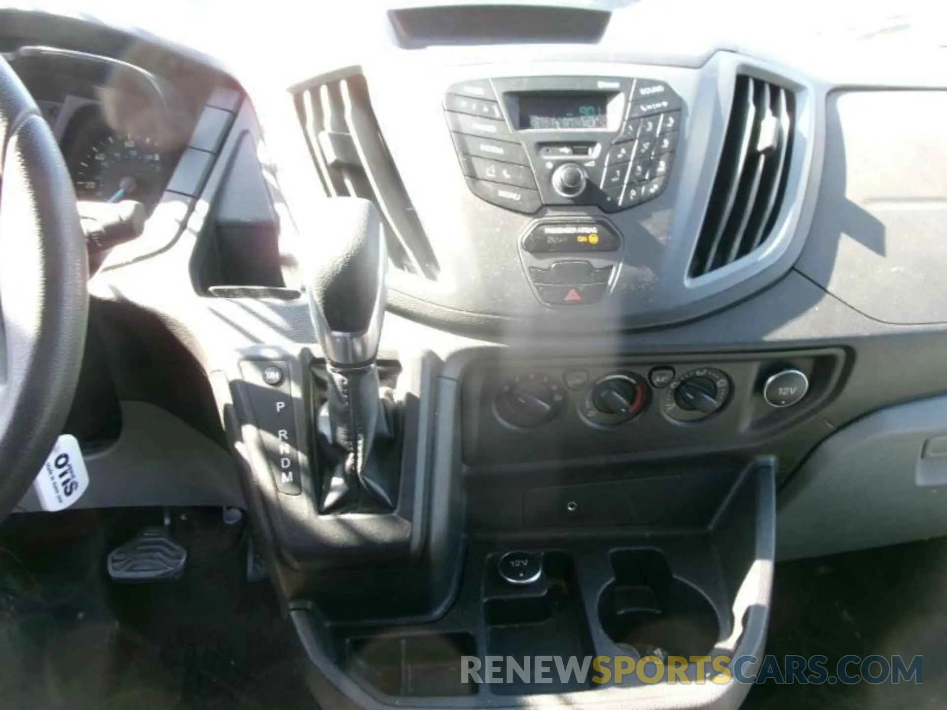 2 Photograph of a damaged car 1FTYR1YM4KKB18081 FORD TRANSIT 2019