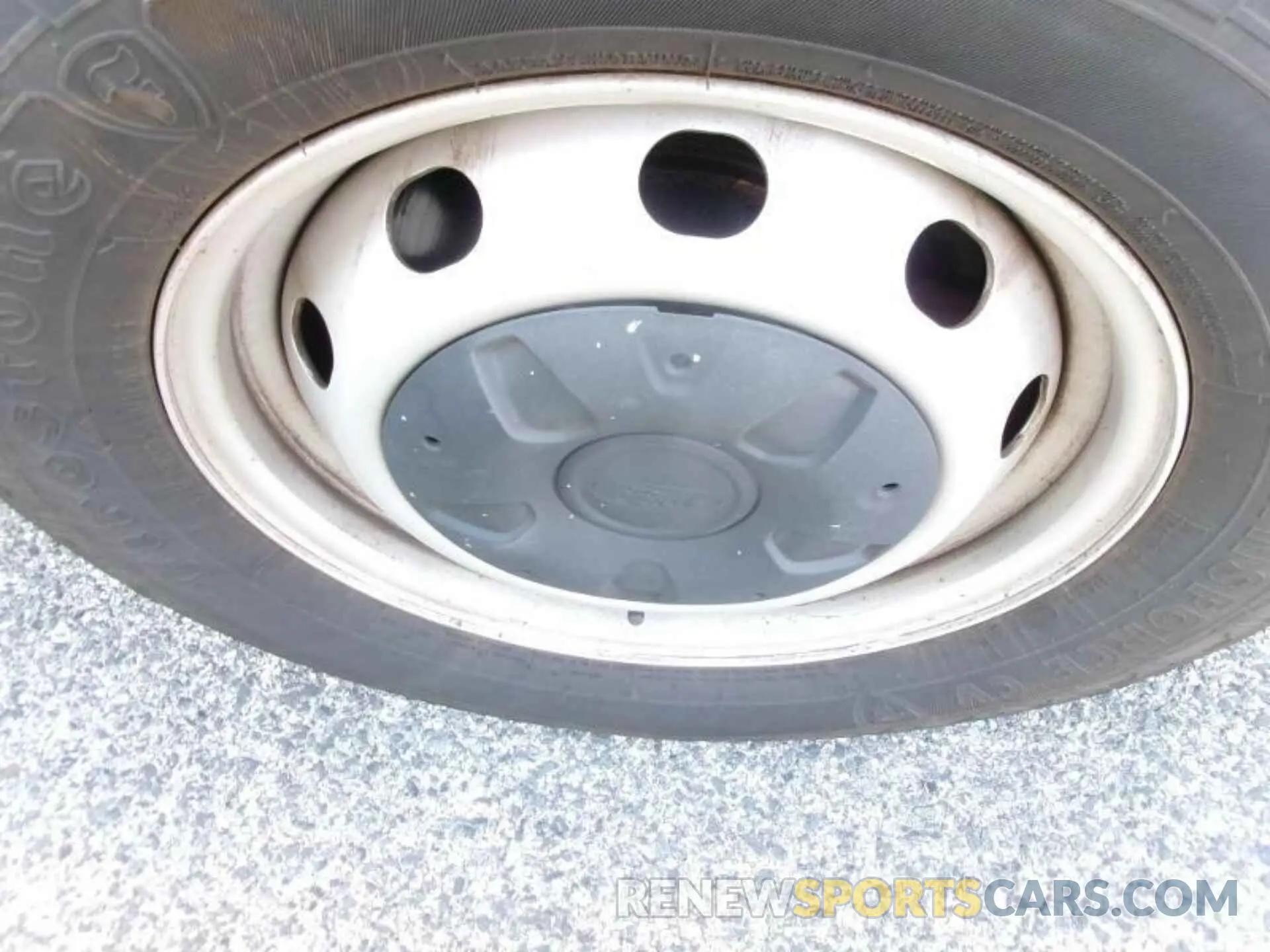 24 Photograph of a damaged car 1FTYR1YM4KKB18081 FORD TRANSIT 2019