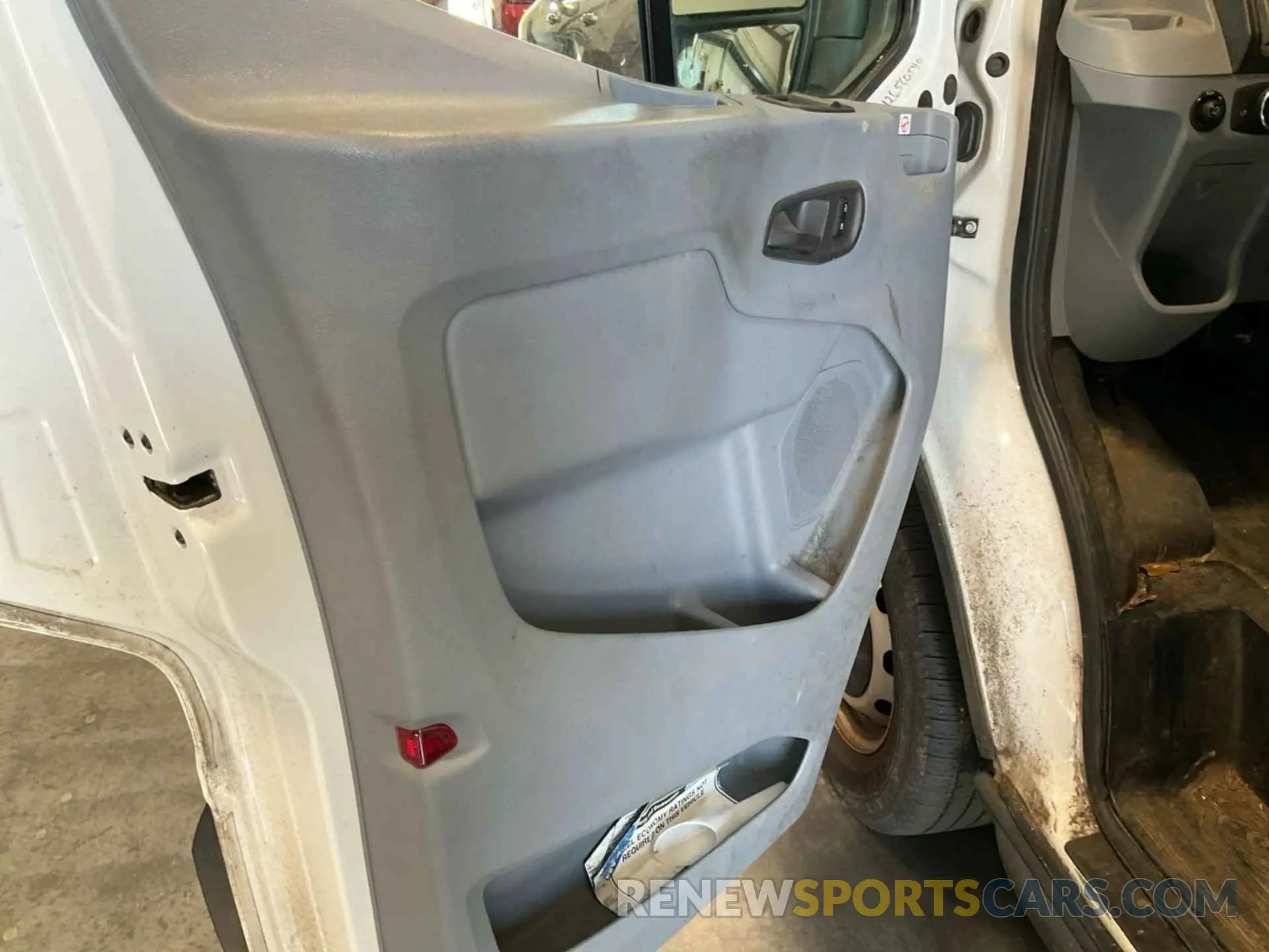 16 Фотография поврежденного автомобиля 1FTYR1YM5KKA24761 FORD TRANSIT 2019