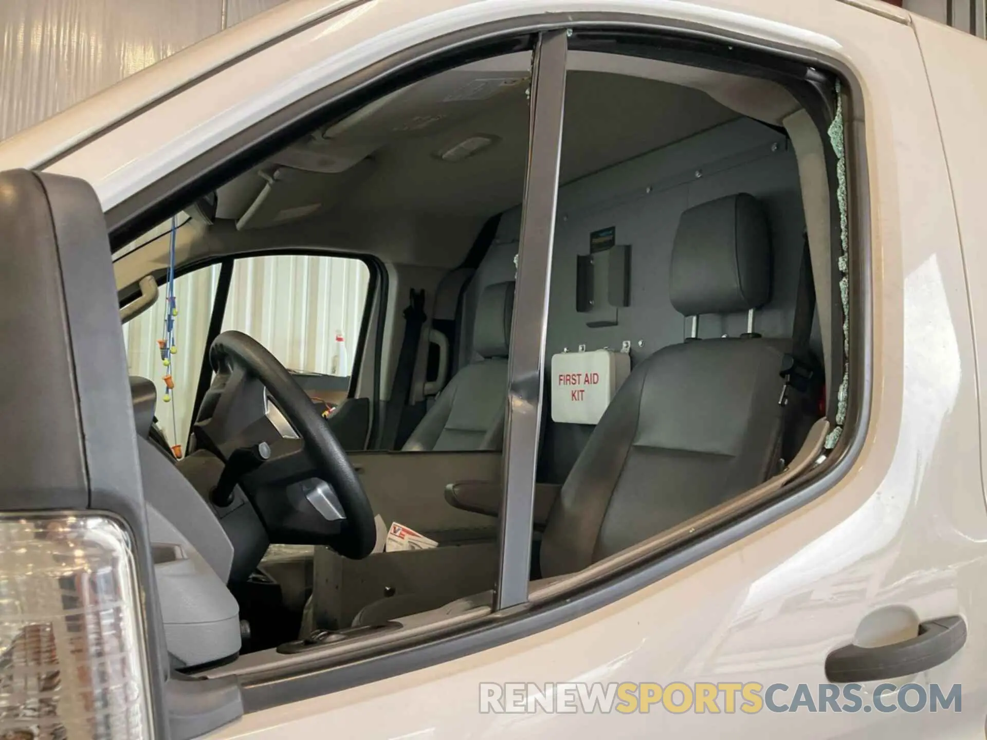 15 Фотография поврежденного автомобиля 1FTYR1YM6KKA21495 FORD TRANSIT 2019