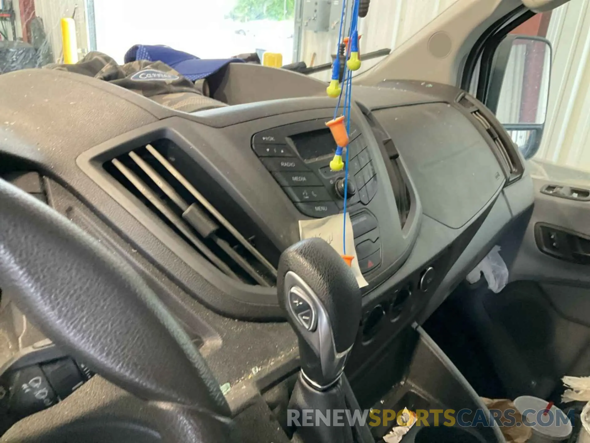 3 Фотография поврежденного автомобиля 1FTYR1YM6KKA21495 FORD TRANSIT 2019
