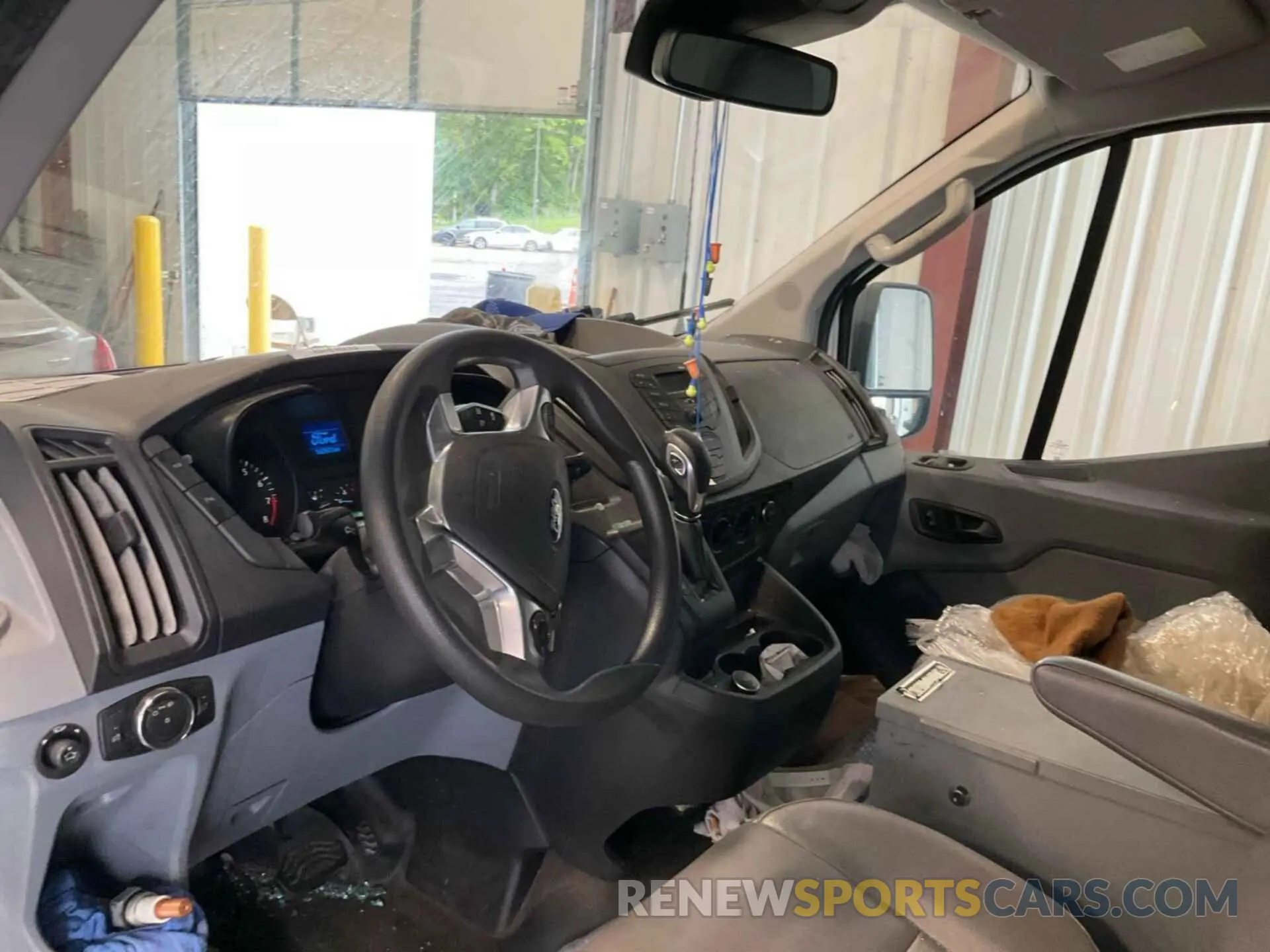 34 Фотография поврежденного автомобиля 1FTYR1YM6KKA21495 FORD TRANSIT 2019