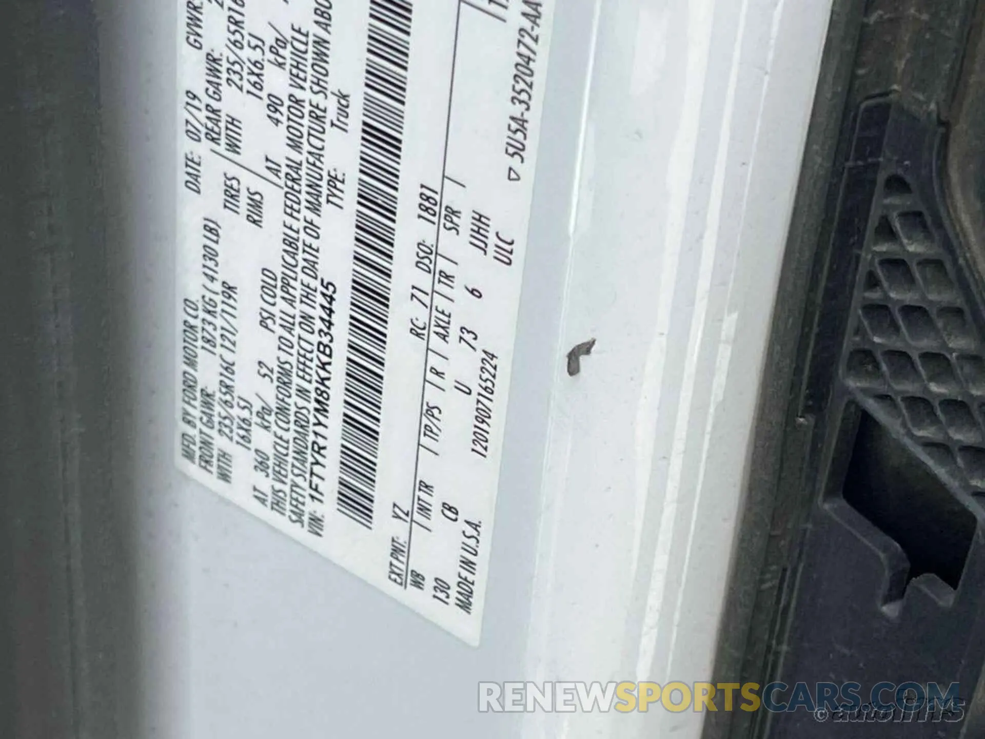 17 Photograph of a damaged car 1FTYR1YM8KKB34445 FORD TRANSIT 2019