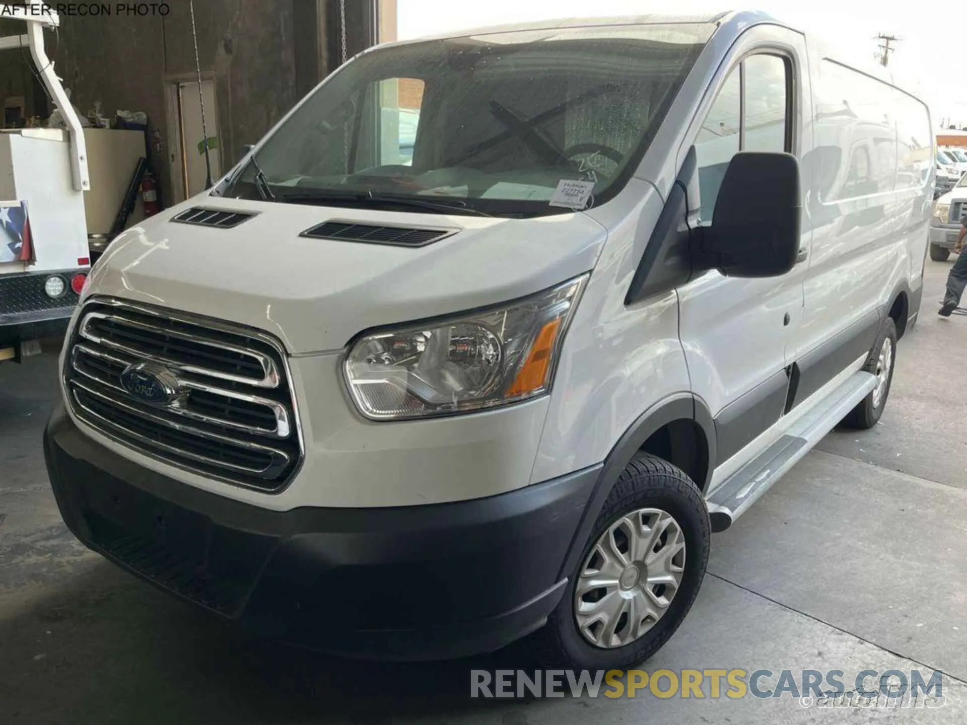 5 Photograph of a damaged car 1FTYR1YM8KKB34445 FORD TRANSIT 2019