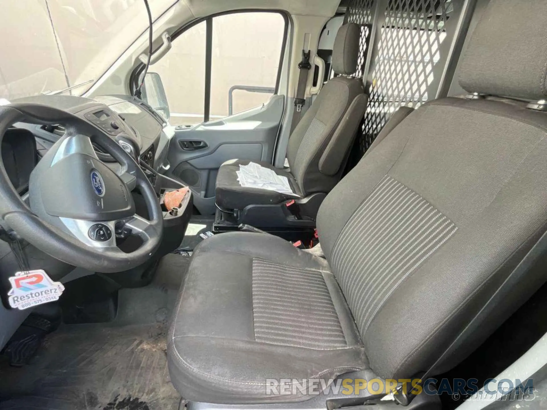 5 Photograph of a damaged car 1FTYR1YMXKKB00944 FORD TRANSIT 2019