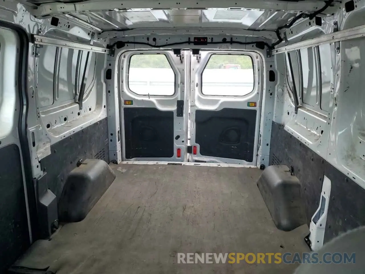 10 Фотография поврежденного автомобиля 1FTYR1YMXKKB37492 FORD TRANSIT 2019