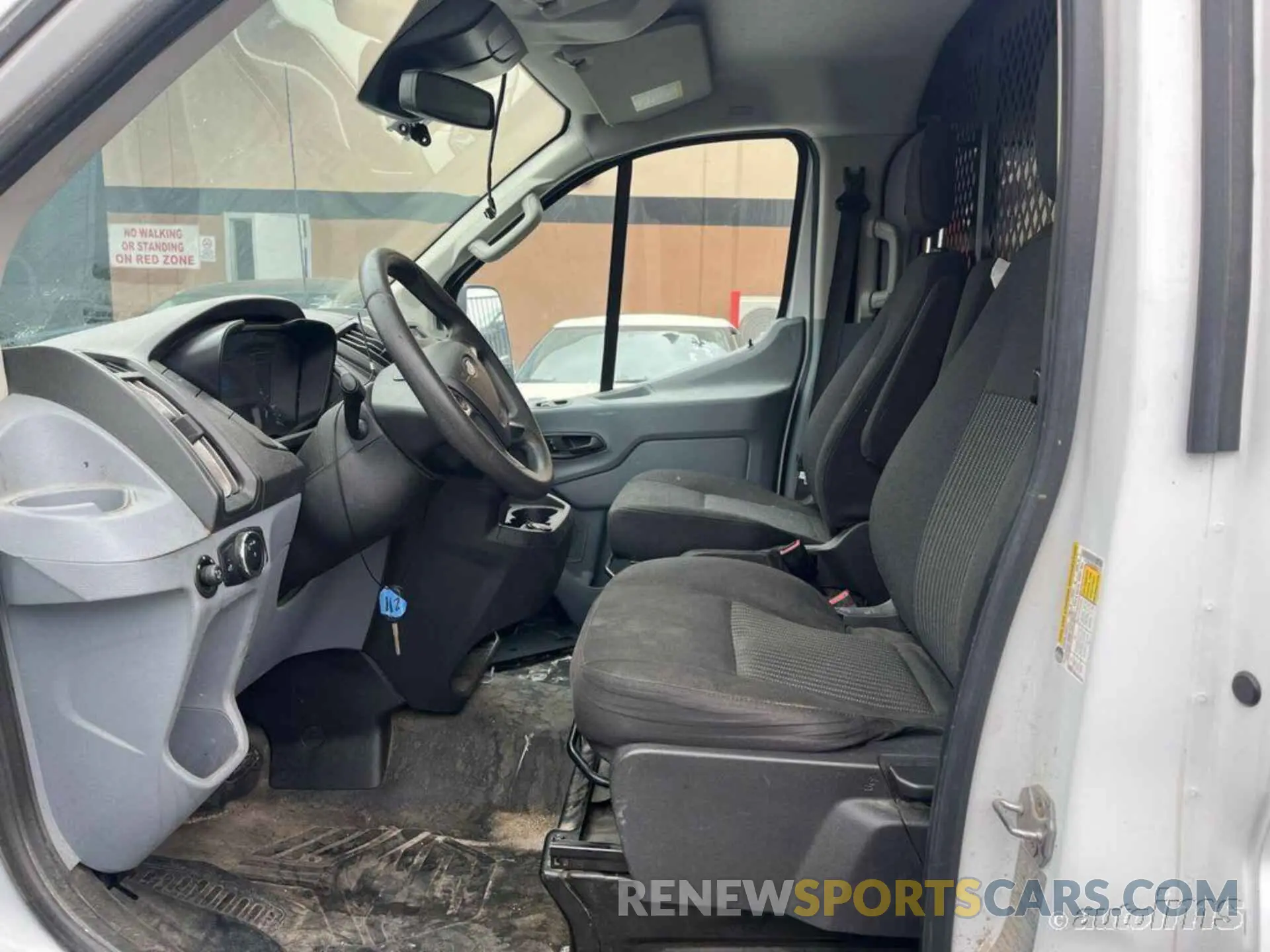 4 Фотография поврежденного автомобиля 1FTYR1ZM2KKB02119 FORD TRANSIT 2019