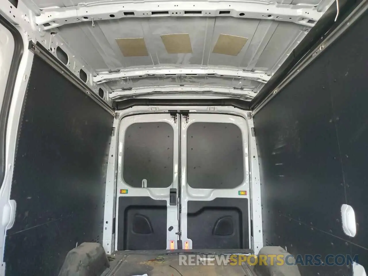 10 Photograph of a damaged car 1FTYR2CMXKKB08555 FORD TRANSIT 2019