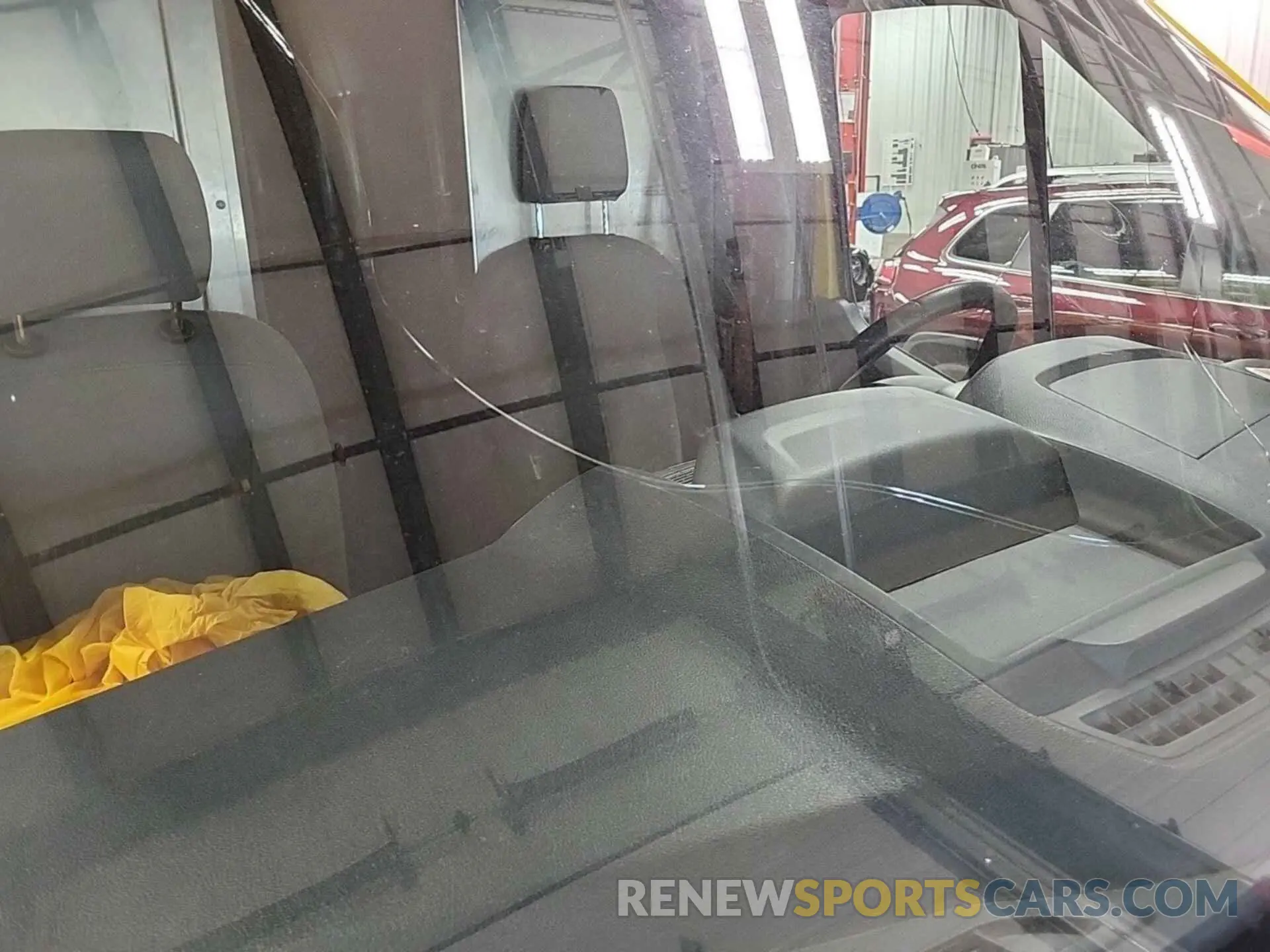 32 Фотография поврежденного автомобиля 1FTYR3XM0KKA38662 FORD TRANSIT 2019