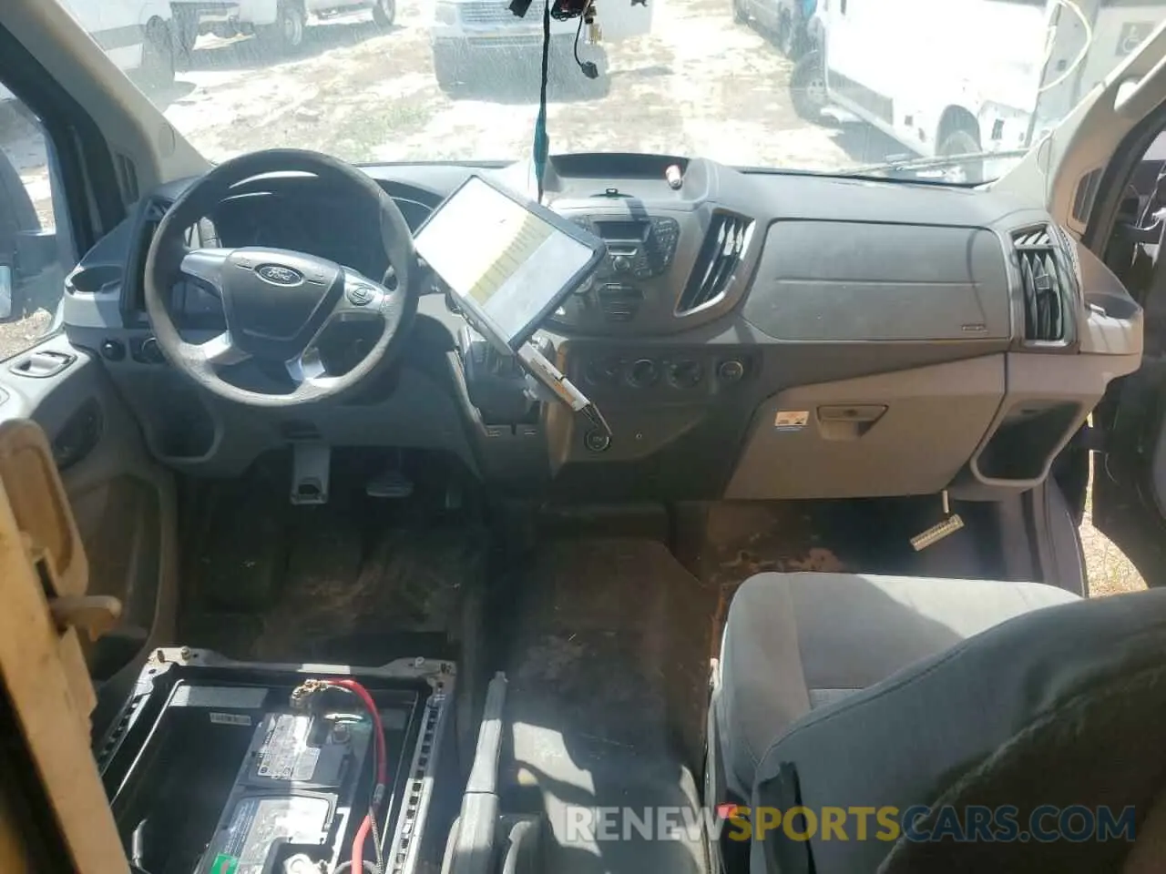 8 Photograph of a damaged car 1FTYR3XM2KKB17542 FORD TRANSIT 2019