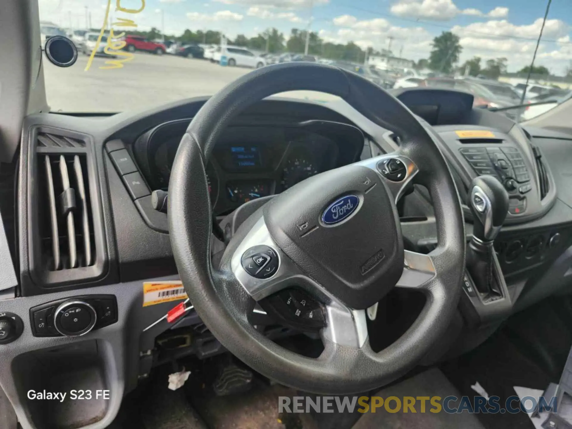 18 Photograph of a damaged car 1FTYR3XM8KKA24931 FORD TRANSIT 2019