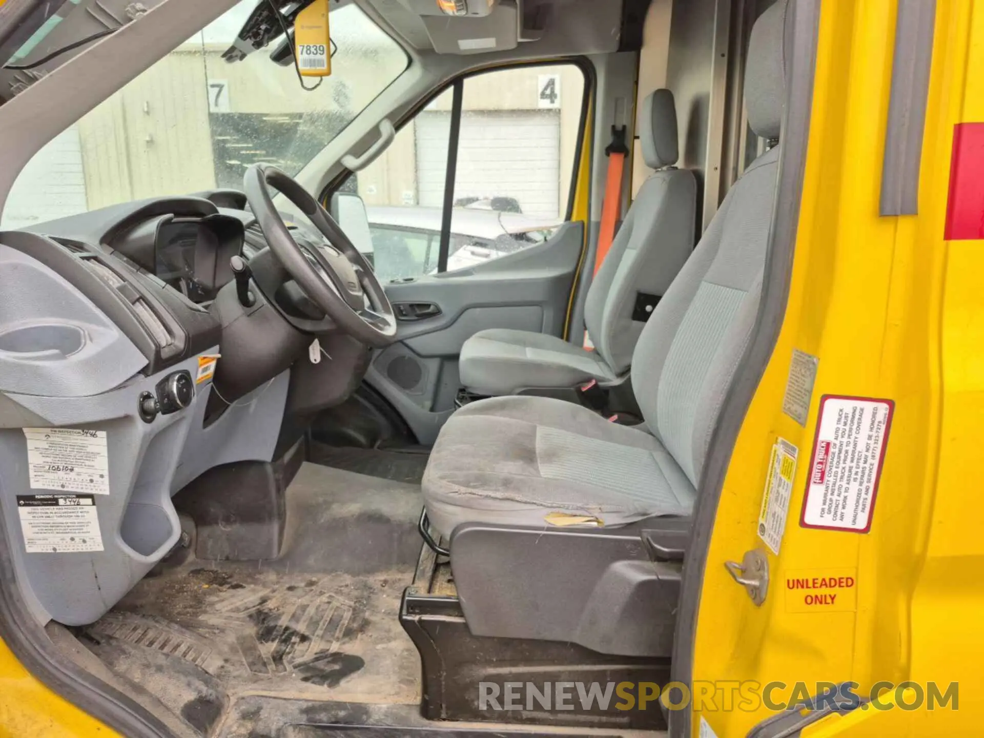 19 Photograph of a damaged car 1FTYR3XM8KKA24931 FORD TRANSIT 2019