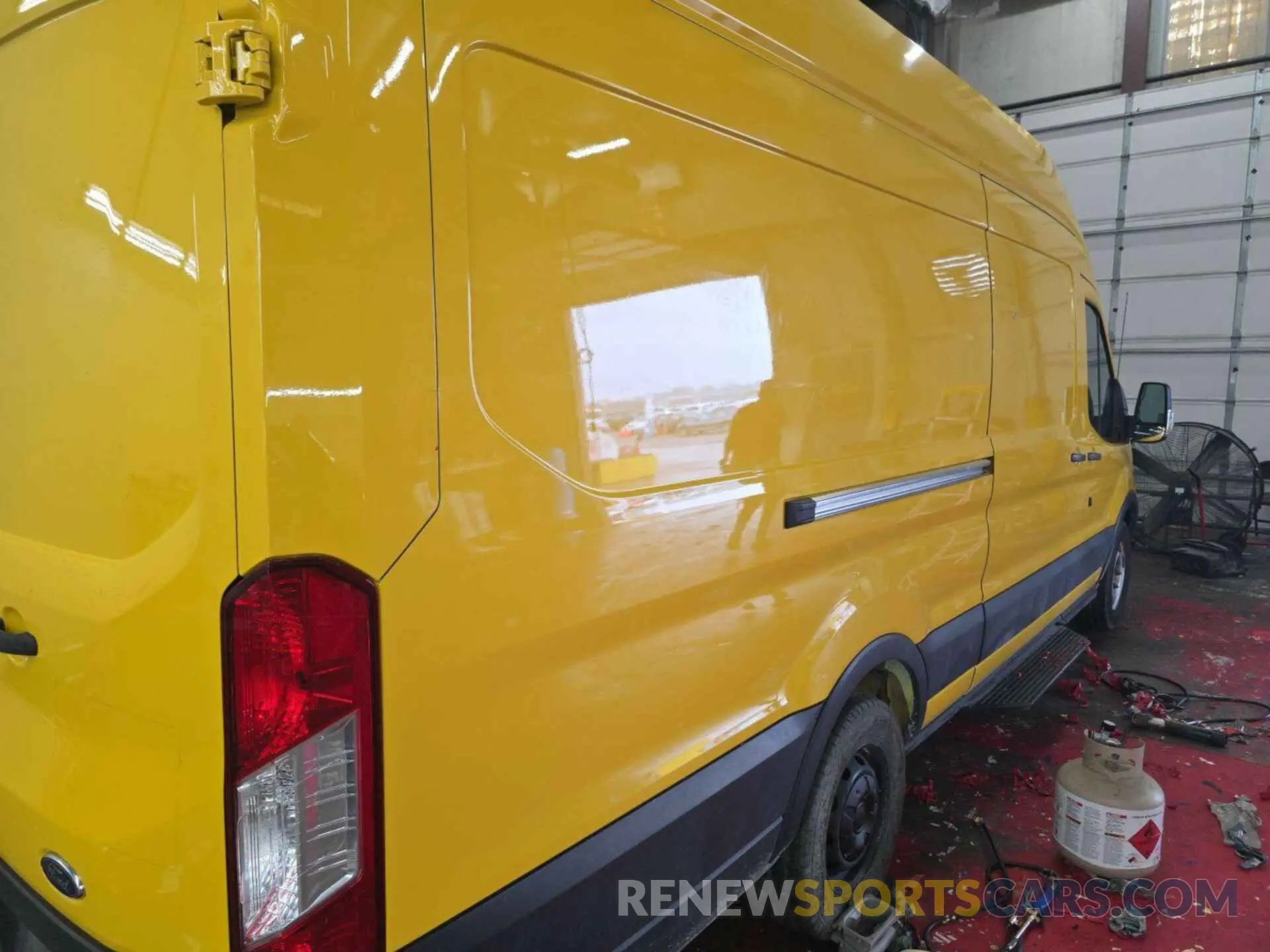 5 Photograph of a damaged car 1FTYR3XM8KKA24931 FORD TRANSIT 2019