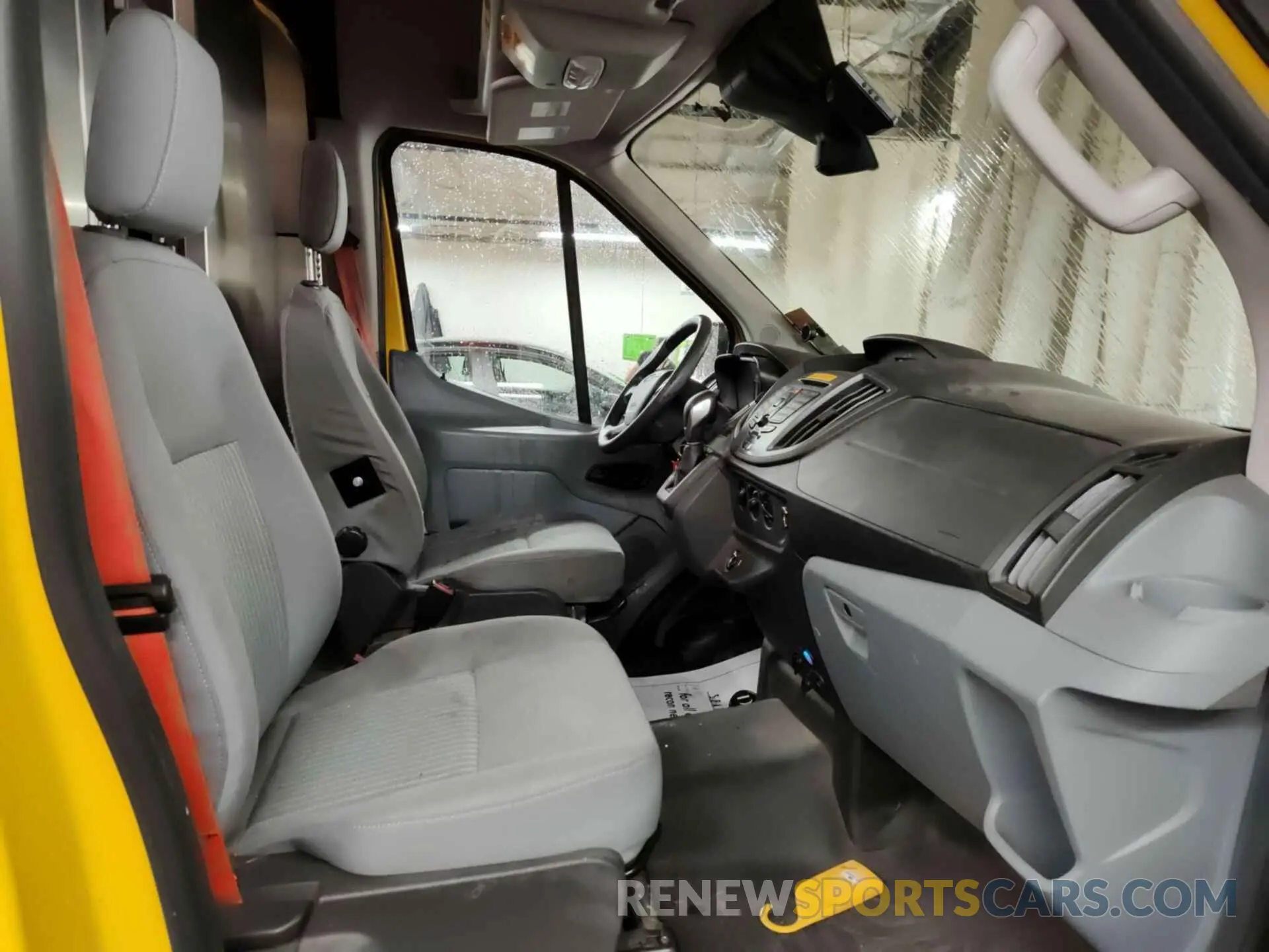 21 Photograph of a damaged car 1FTYR3XM8KKA38683 FORD TRANSIT 2019