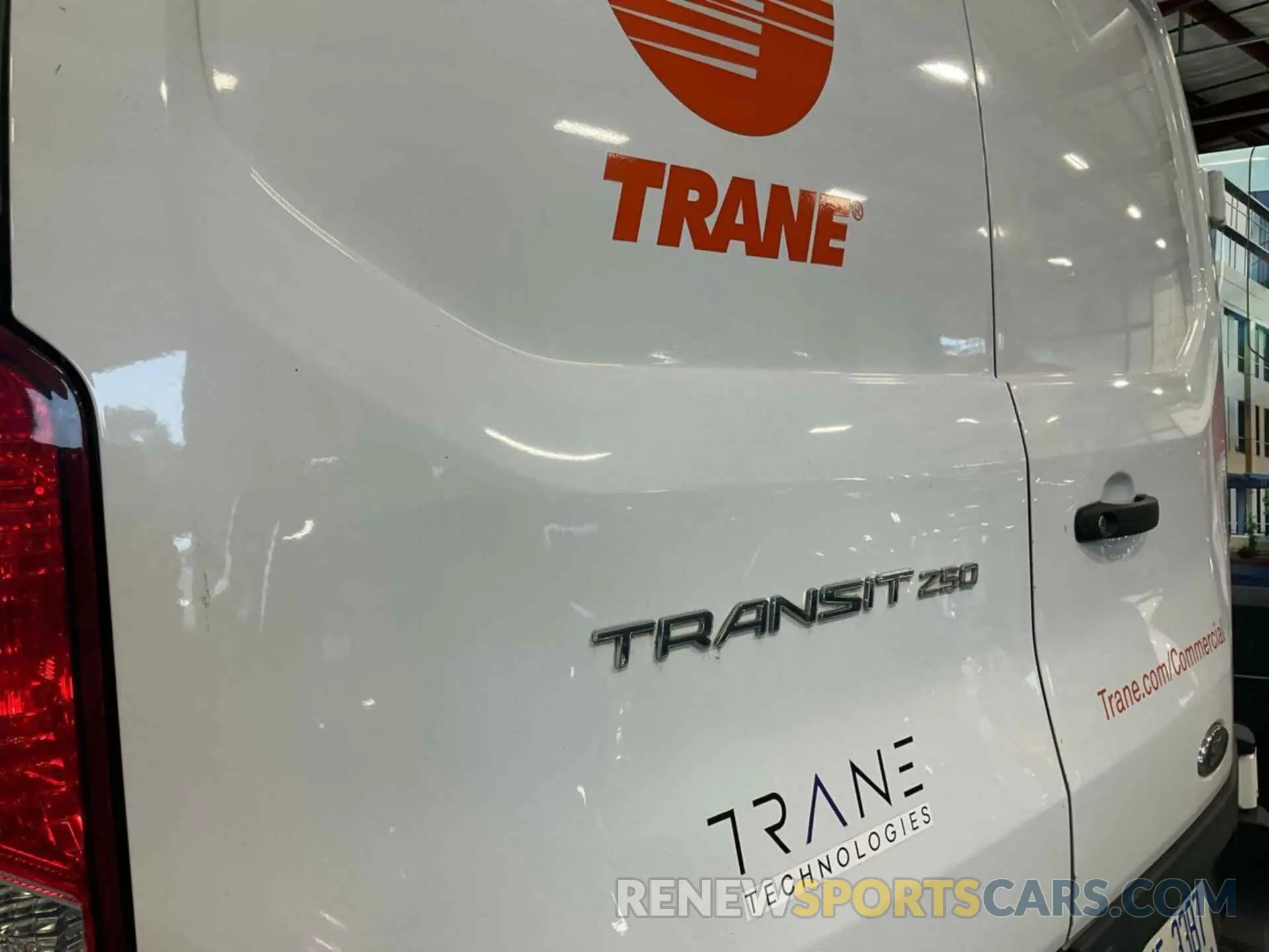 29 Photograph of a damaged car 1FTBR2YG8LKB18804 FORD TRANSIT 2020