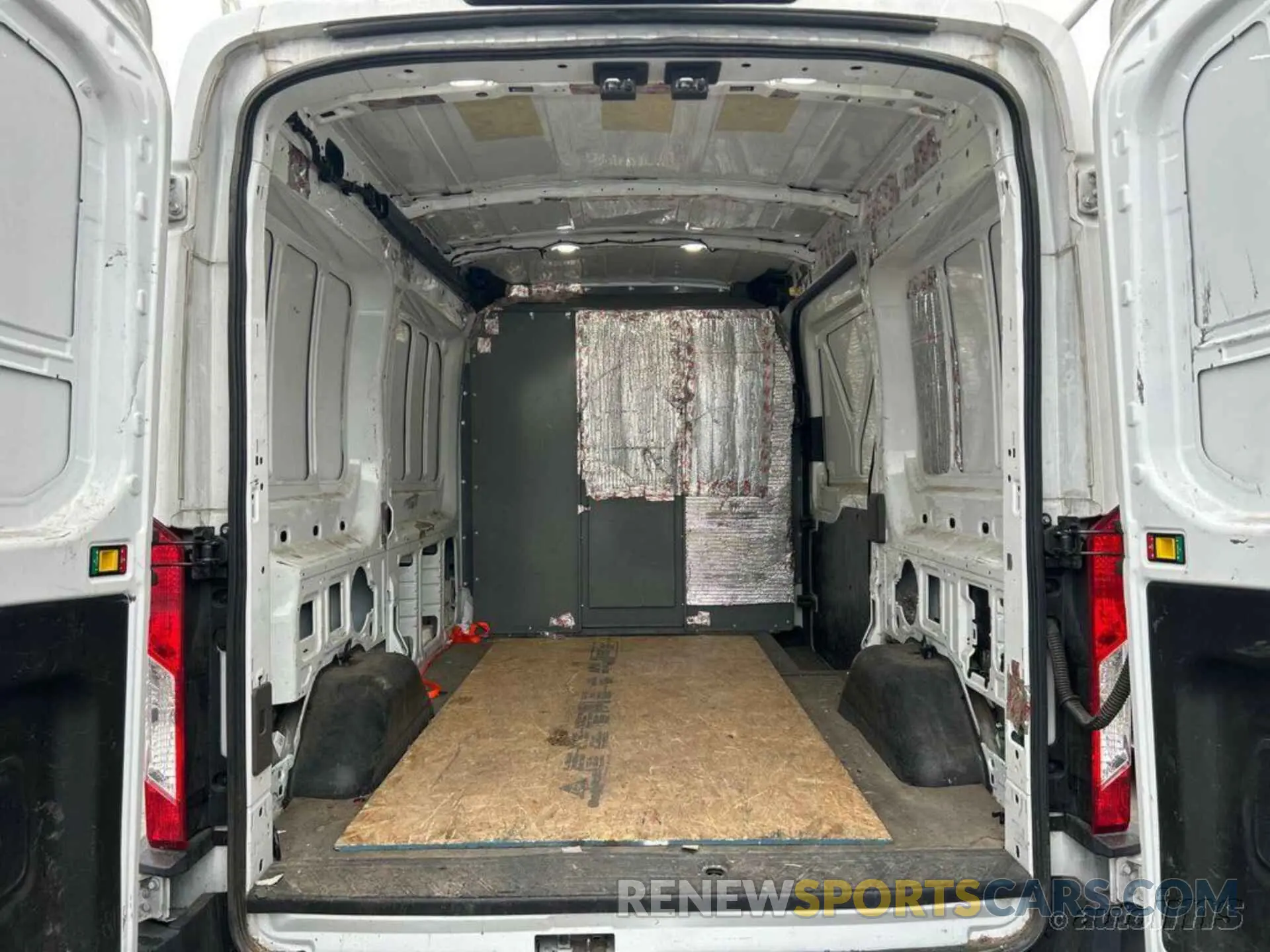 6 Photograph of a damaged car 1FTYE1C88LKA69071 FORD TRANSIT 2020