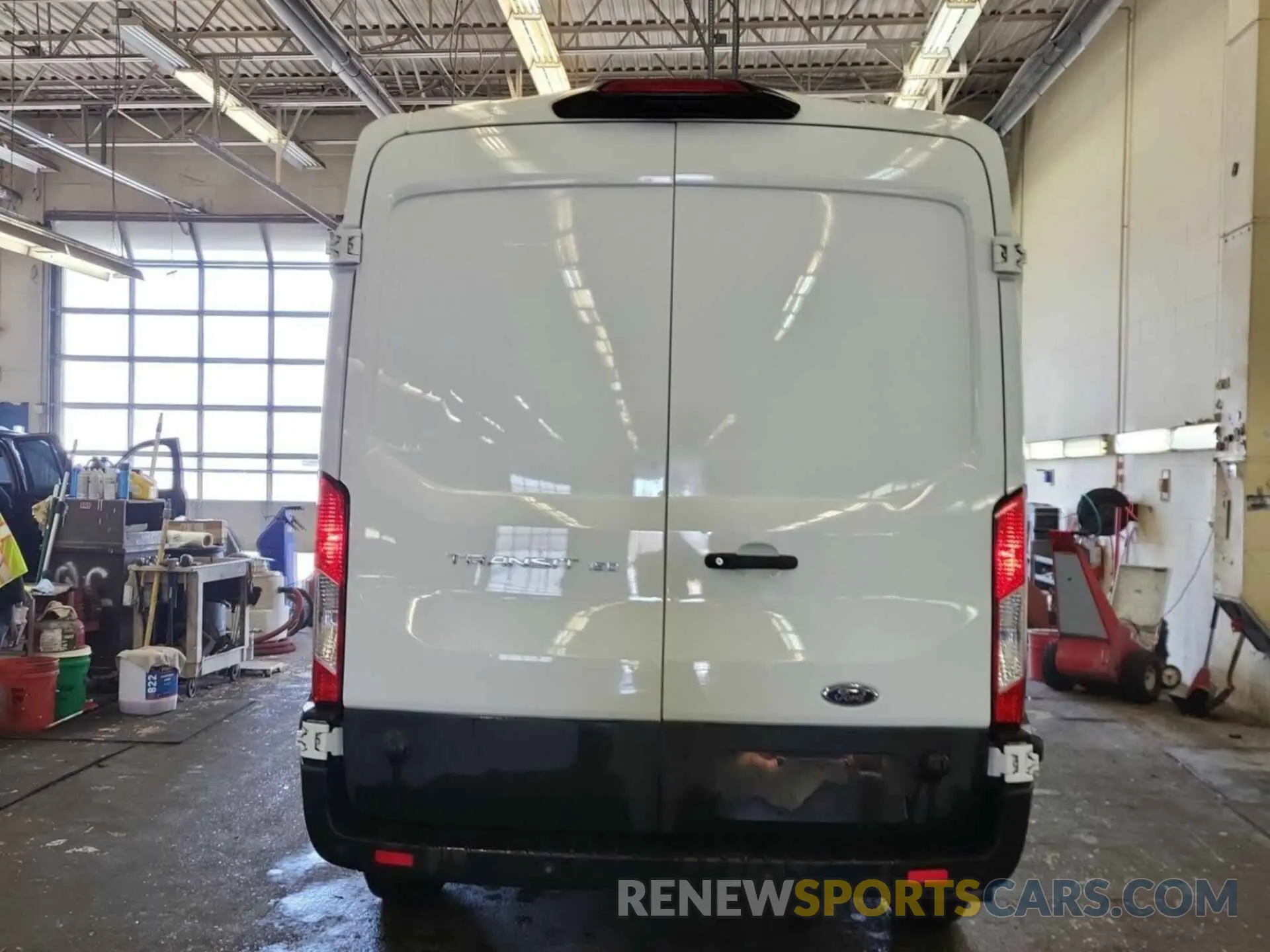 13 Photograph of a damaged car 1FTYE1C8XLKB31621 FORD TRANSIT 2020